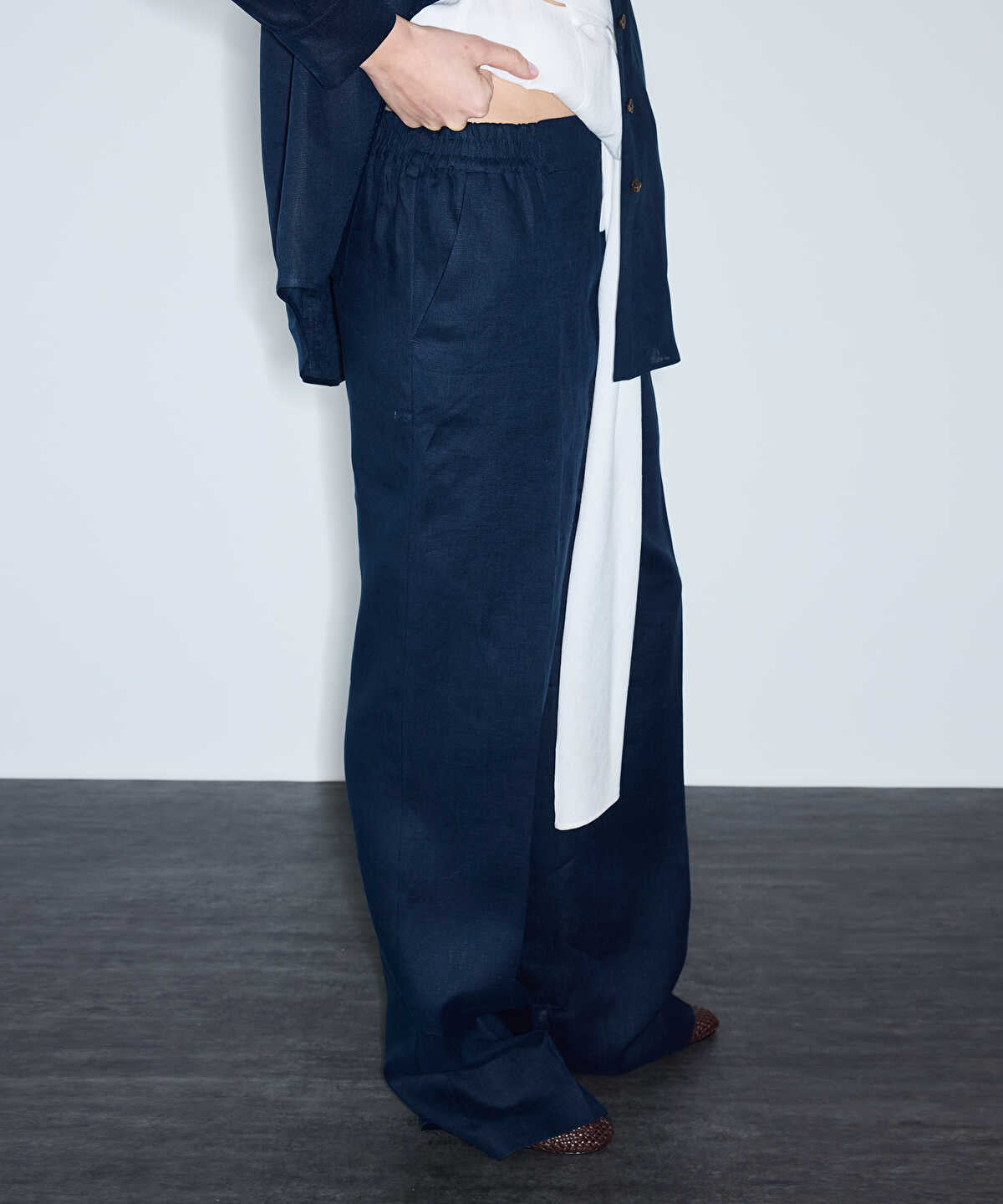 Belted Linen Wide-Leg Trousers