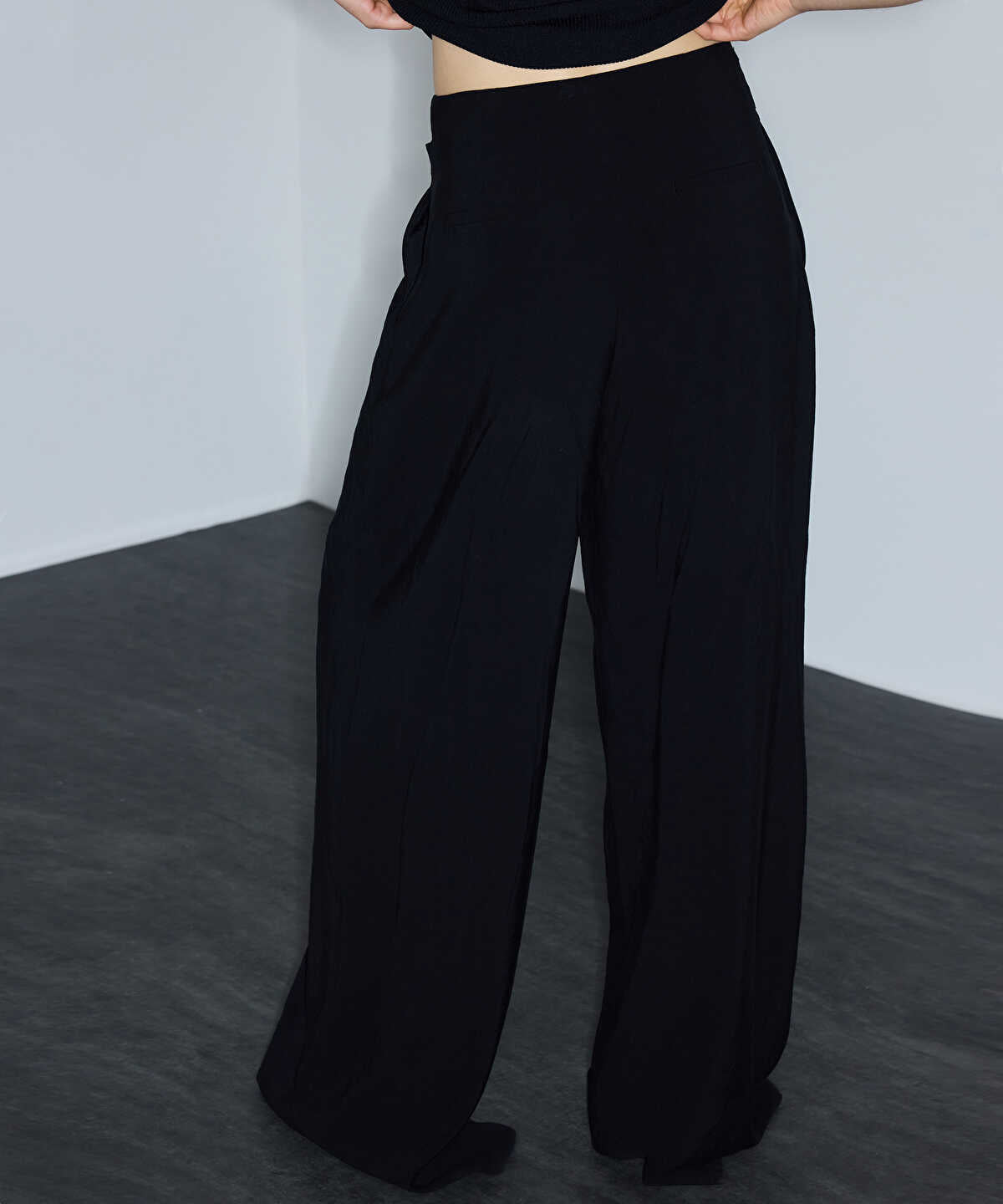 Wide-Leg Trousers with Belt