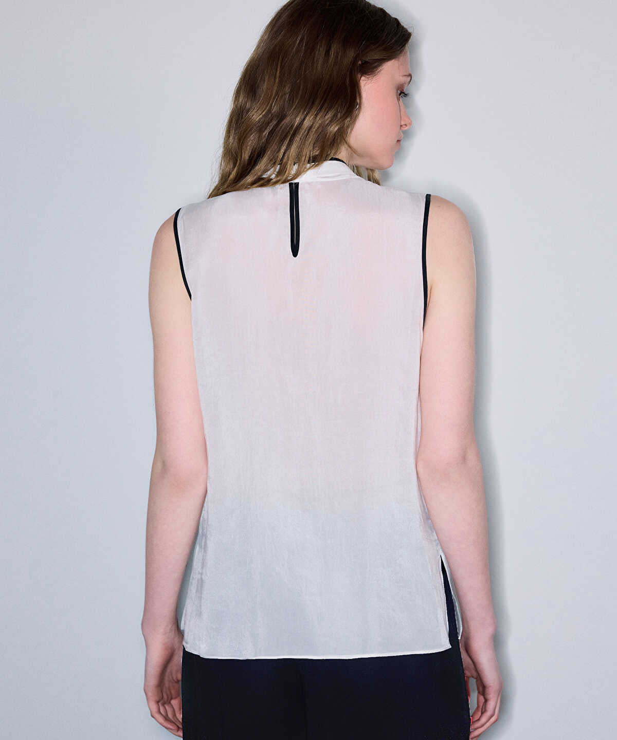 Contrast-Piping Blouse