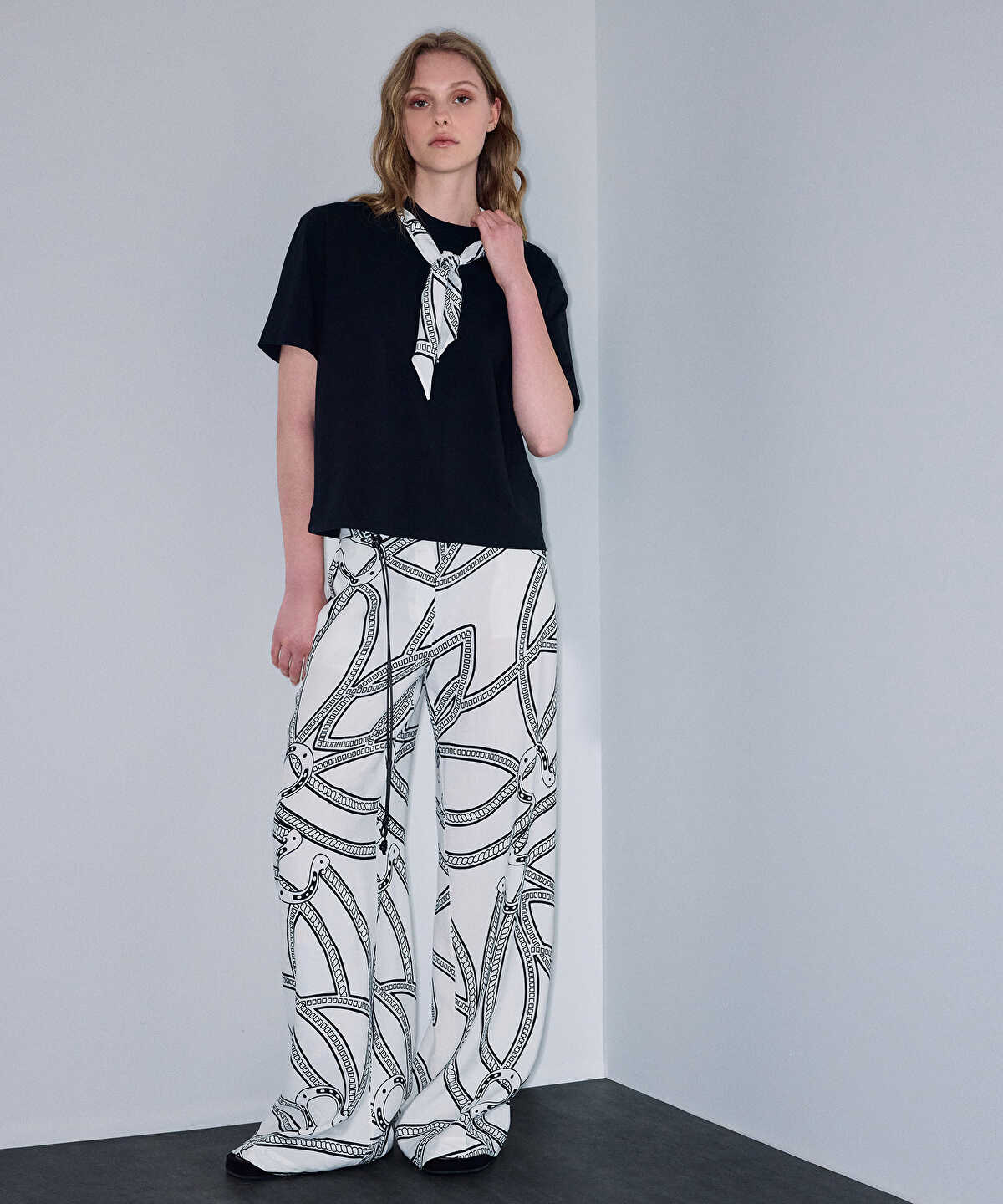 T-Shirt with Detachable Scarf