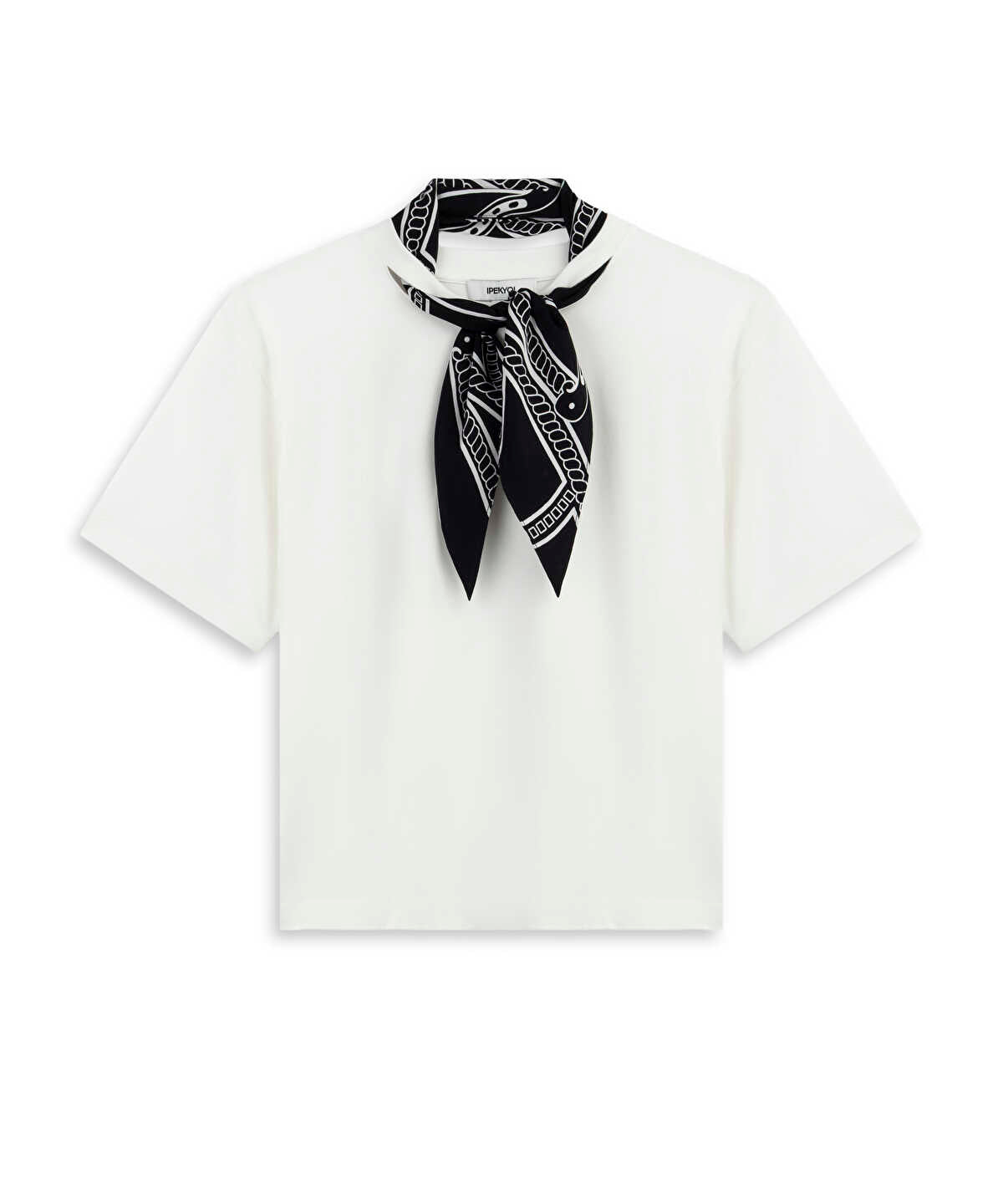 T-Shirt with Detachable Scarf