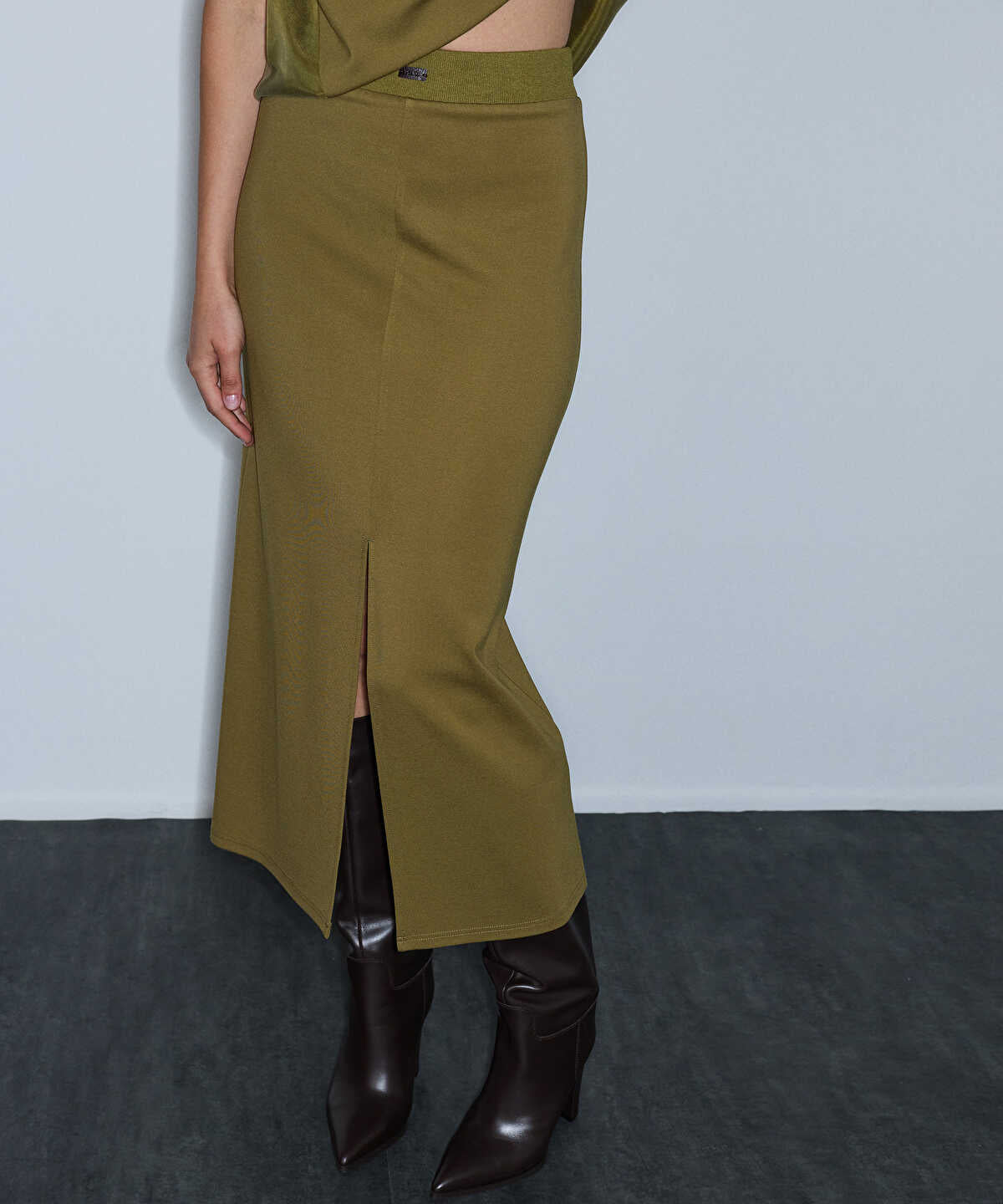 Rib-Waist Midi Skirt