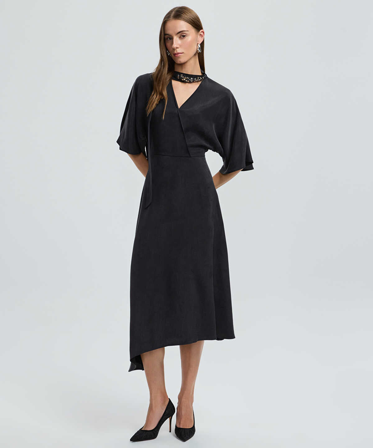 Zoomed Midi Dress with Embellished Scarf 