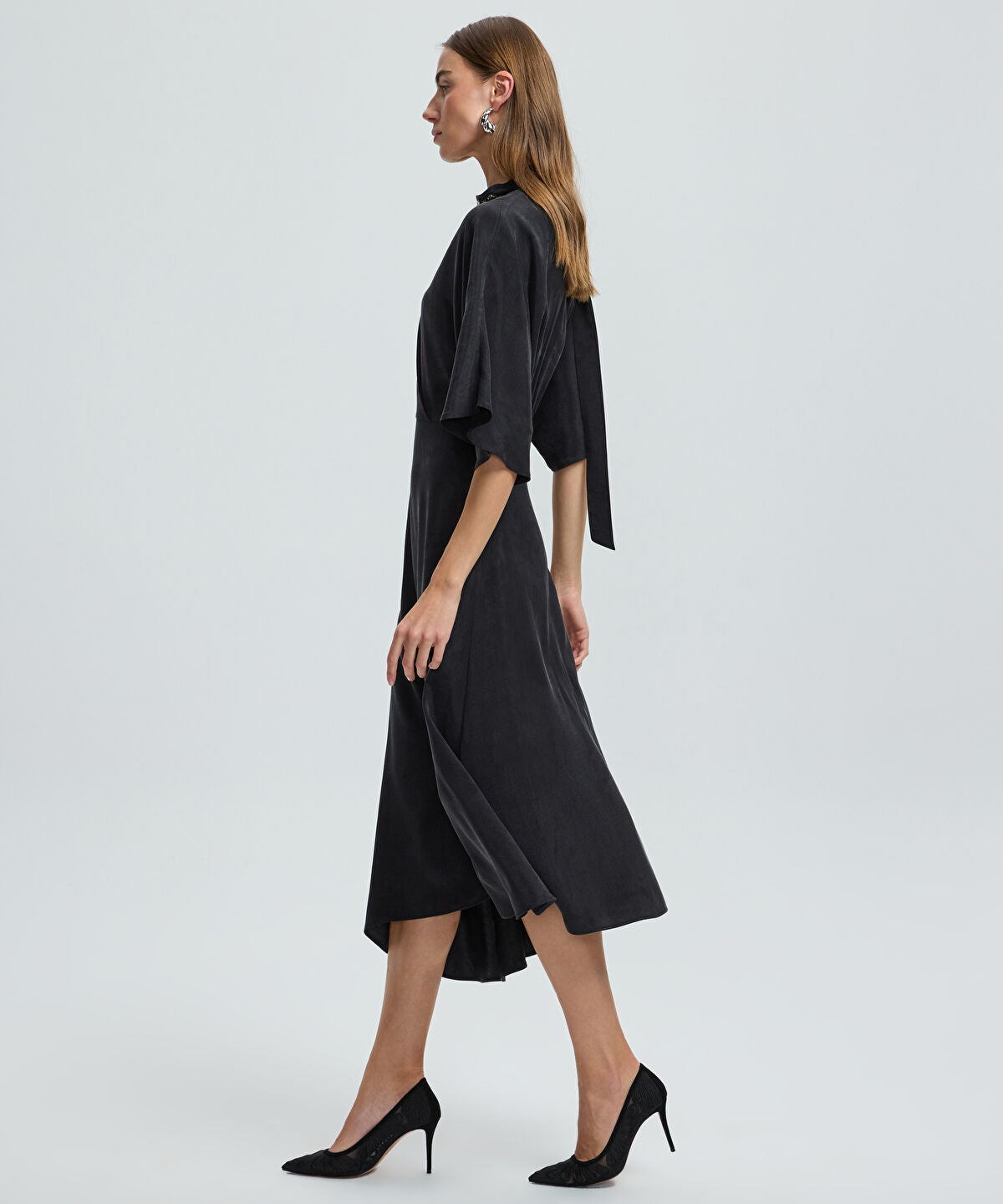 Zoomed Midi Dress with Embellished Scarf 