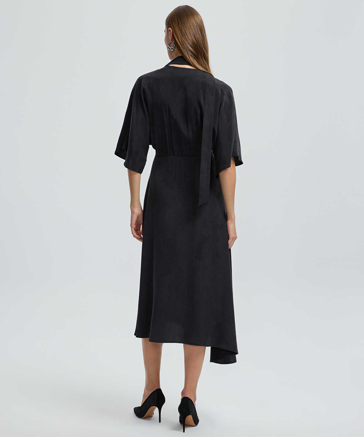 Zoomed Midi Dress with Embellished Scarf 
