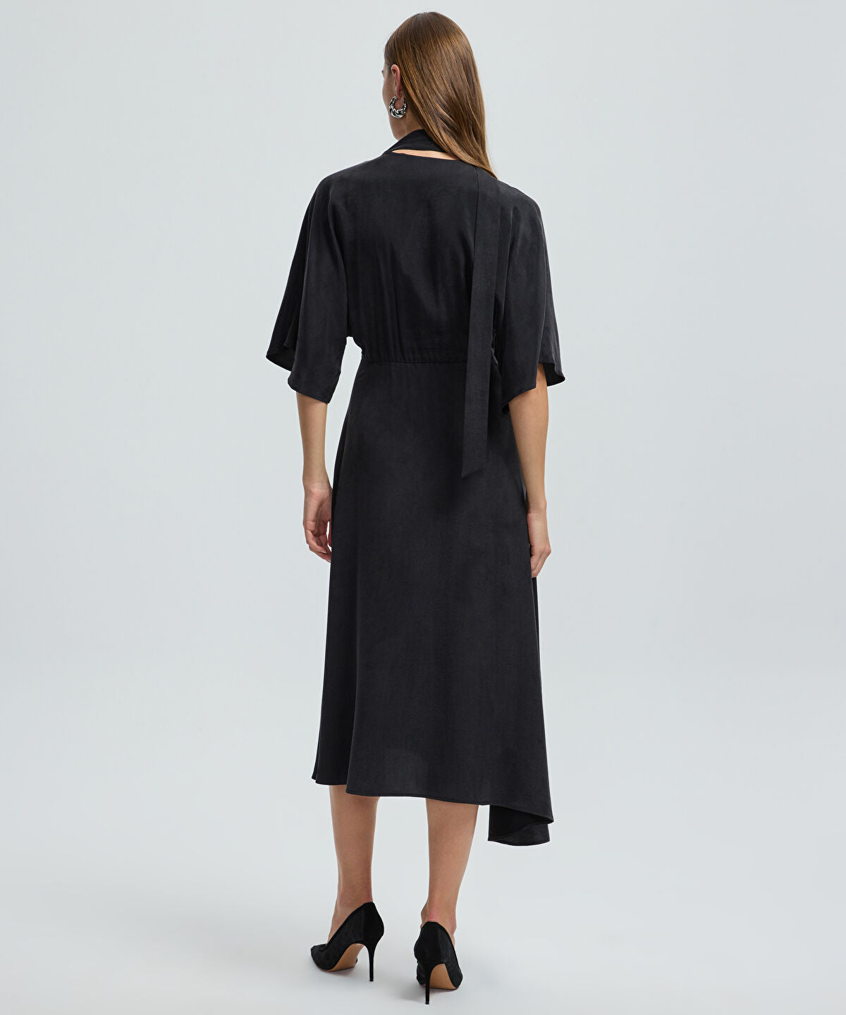 Zoomed Midi Dress with Embellished Scarf 