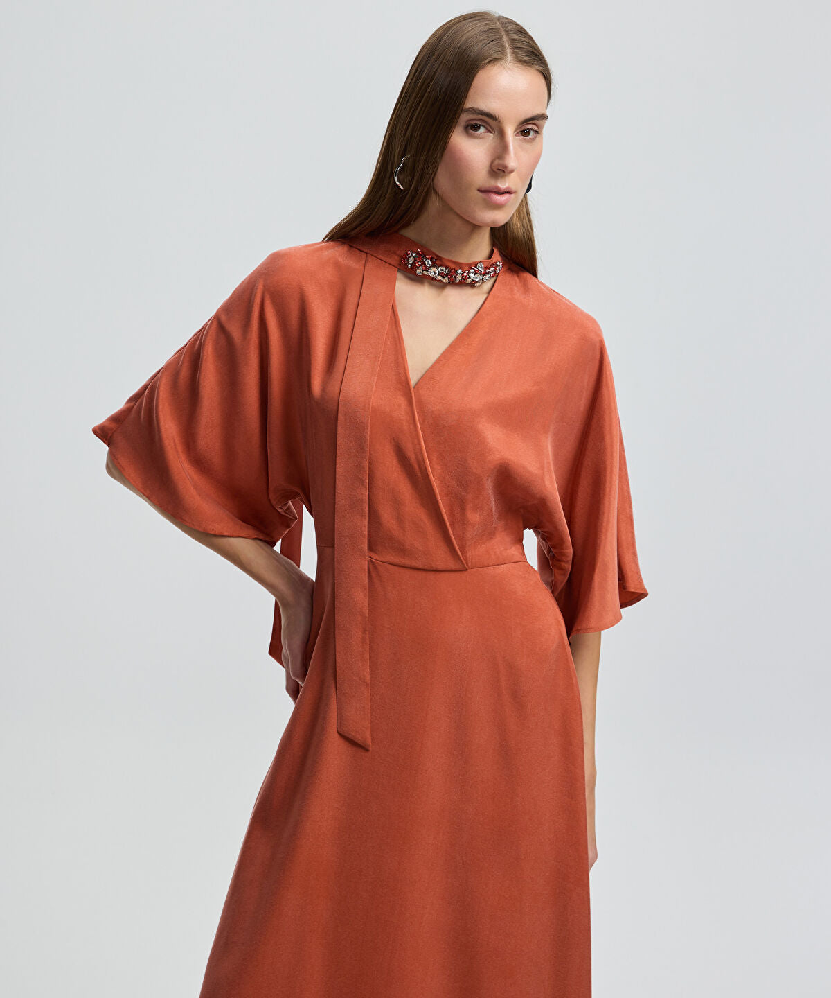 Zoomed Midi Dress with Embellished Scarf 