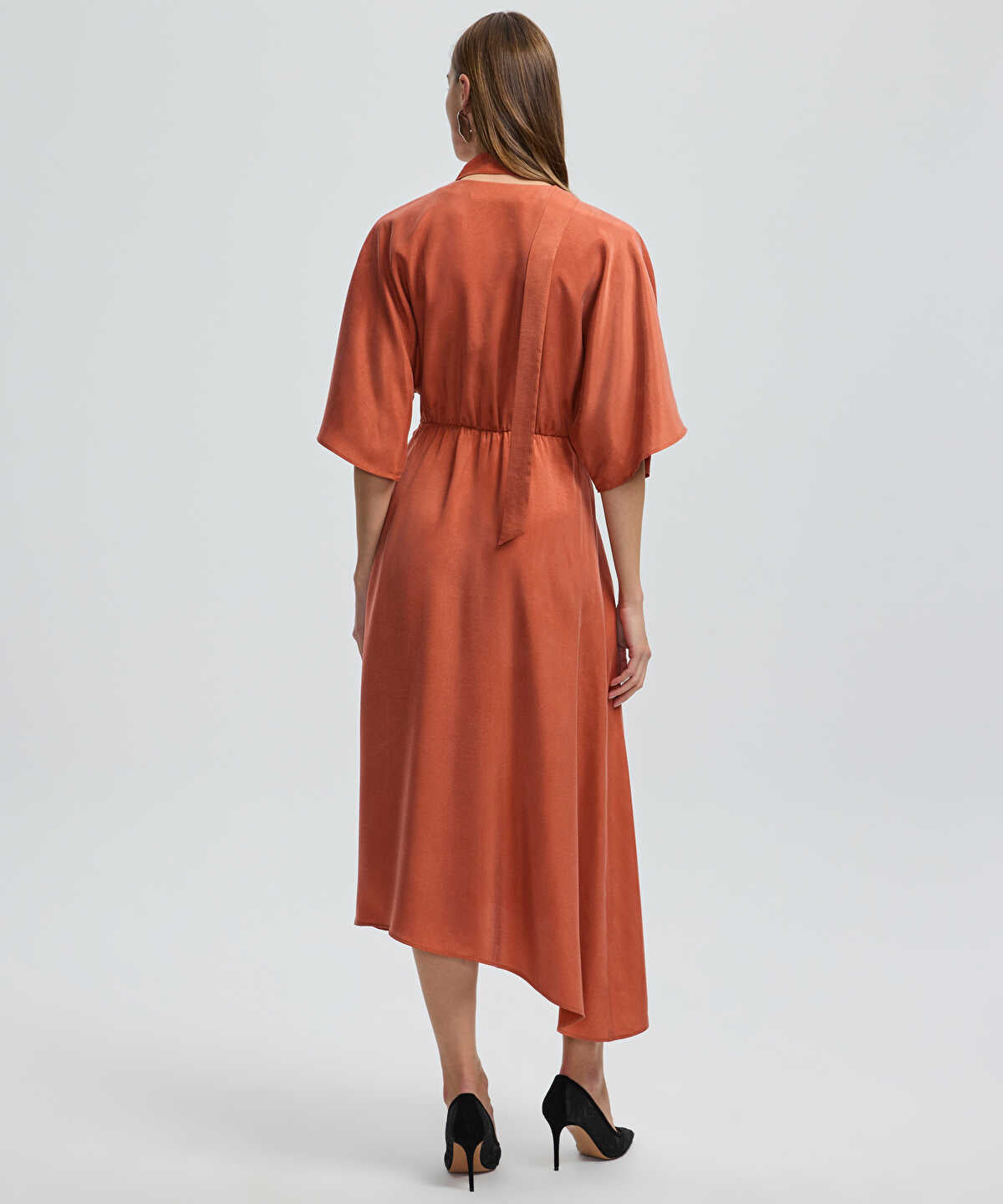 Zoomed Midi Dress with Embellished Scarf 