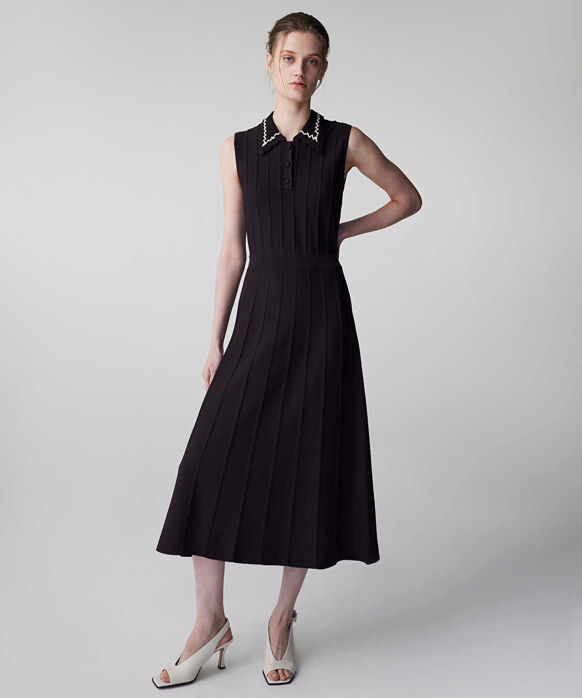 Zoomed Contrast Collar Knit Dress