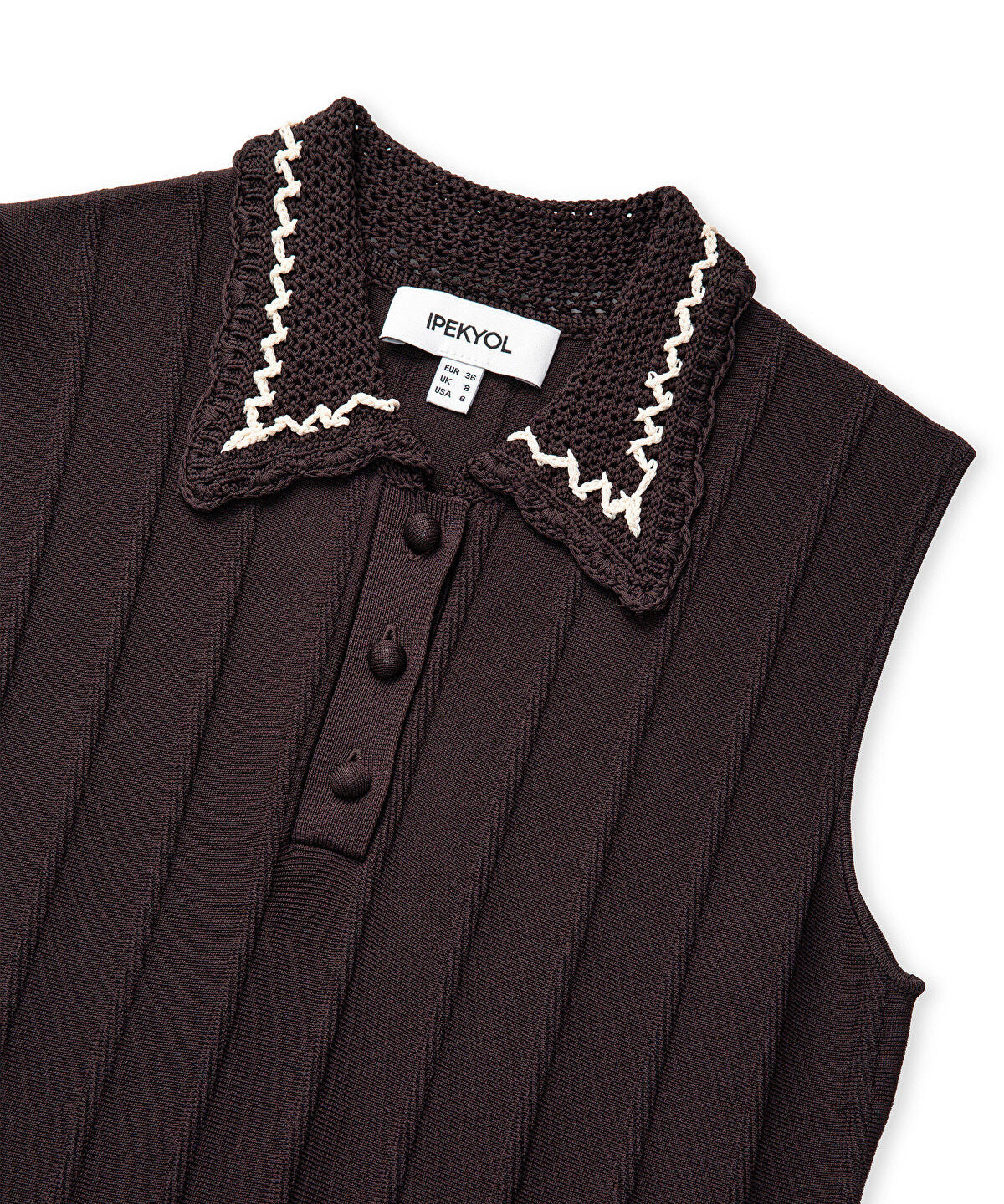 Zoomed Contrast Collar Knit Dress