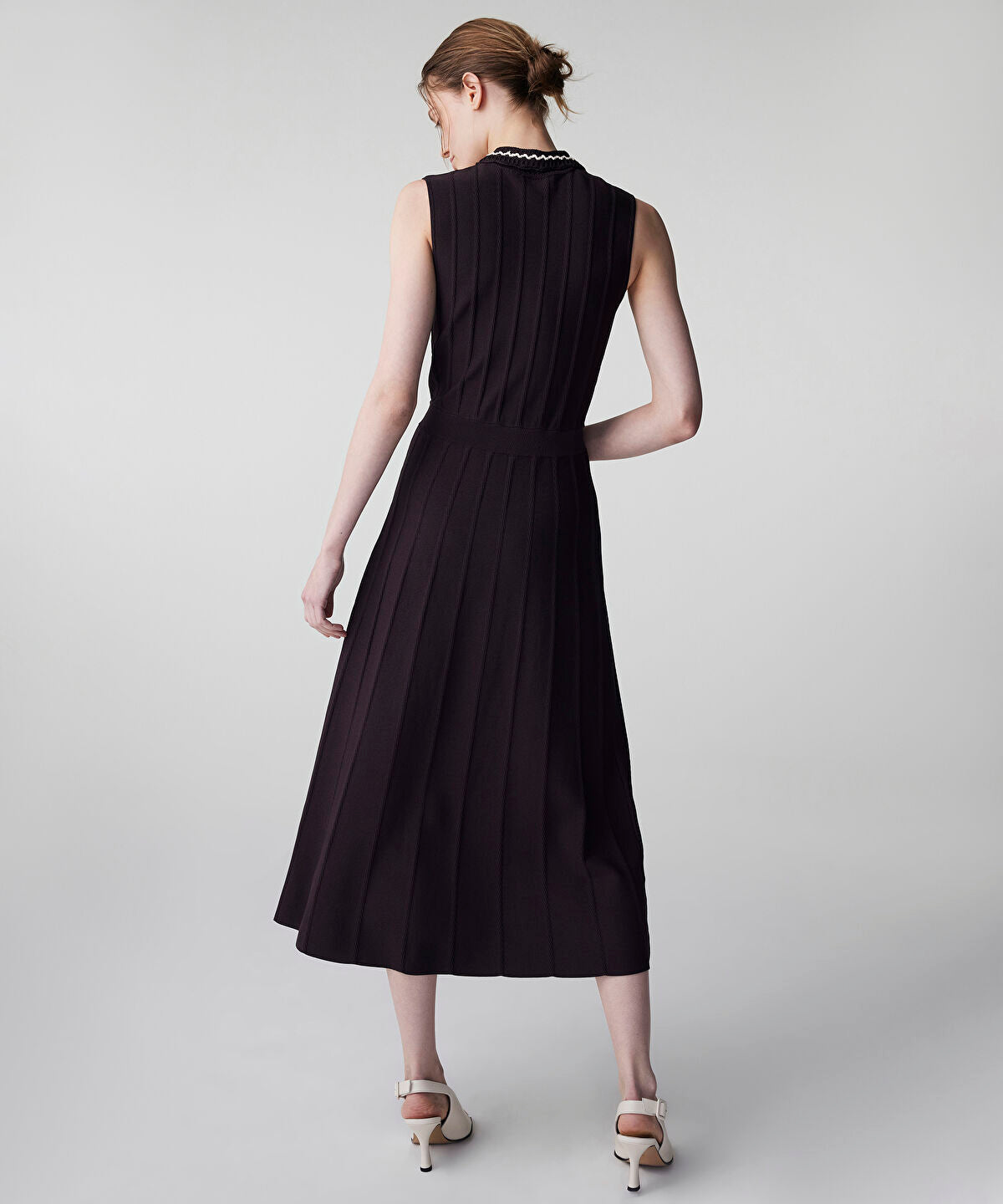 Zoomed Contrast Collar Knit Dress