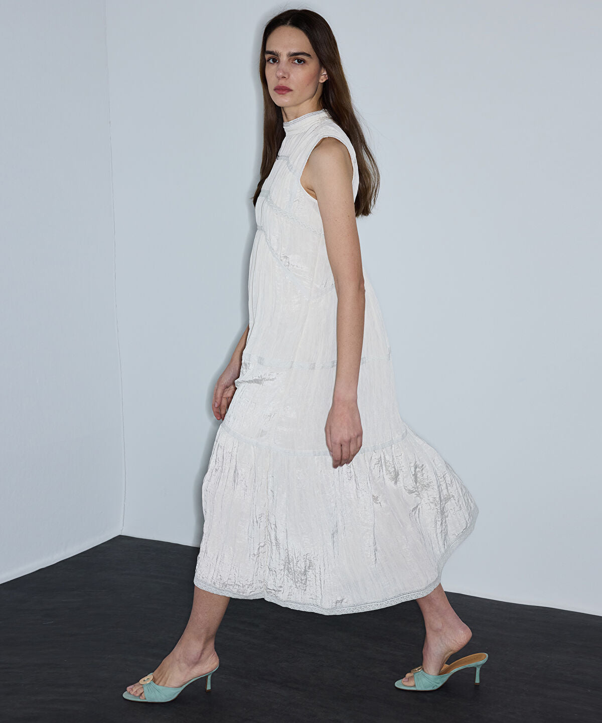 Zoomed Crinkled Lace-Trim Midi Dress
