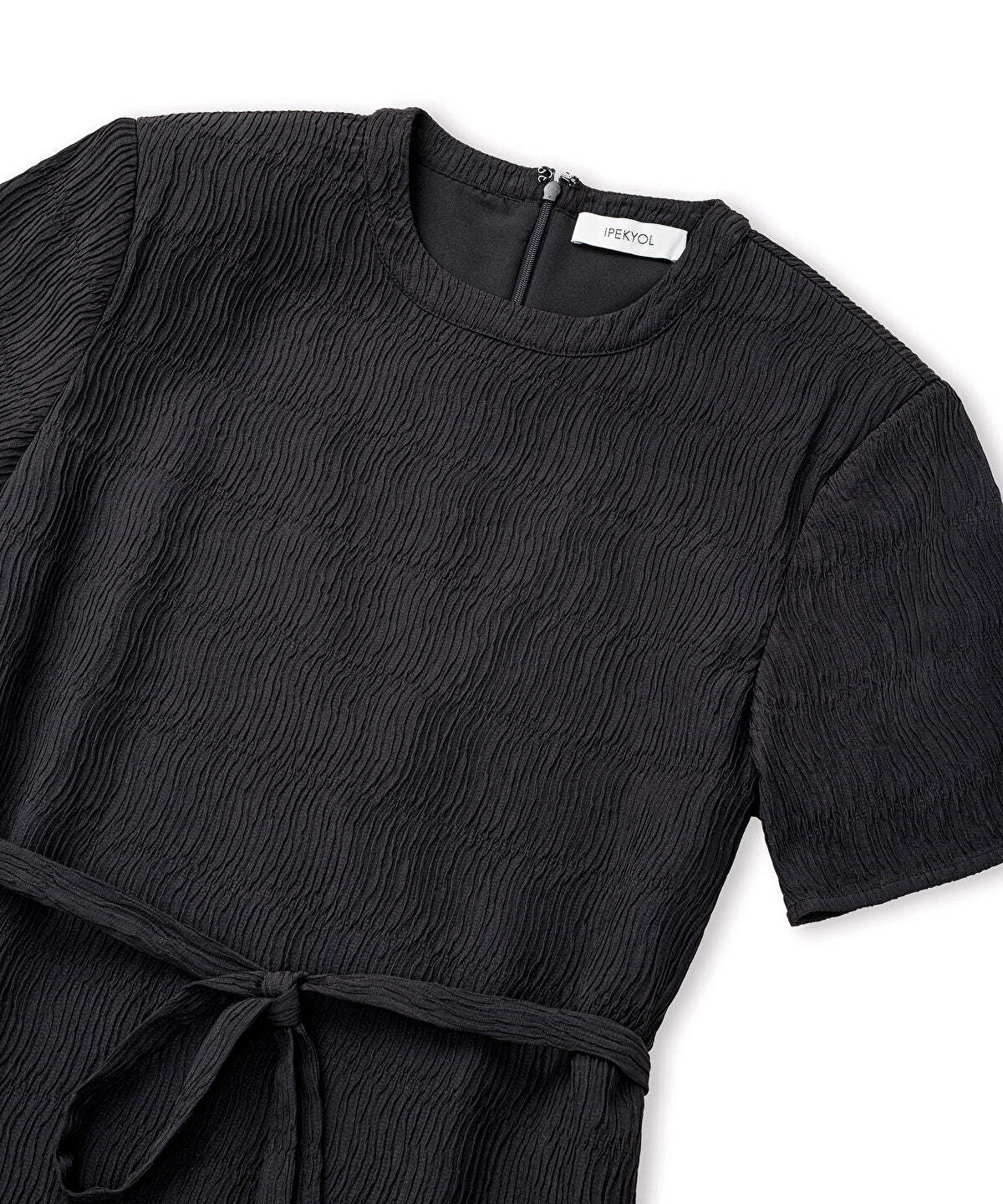 Zoomed Belted Crinkle-Effect Dress