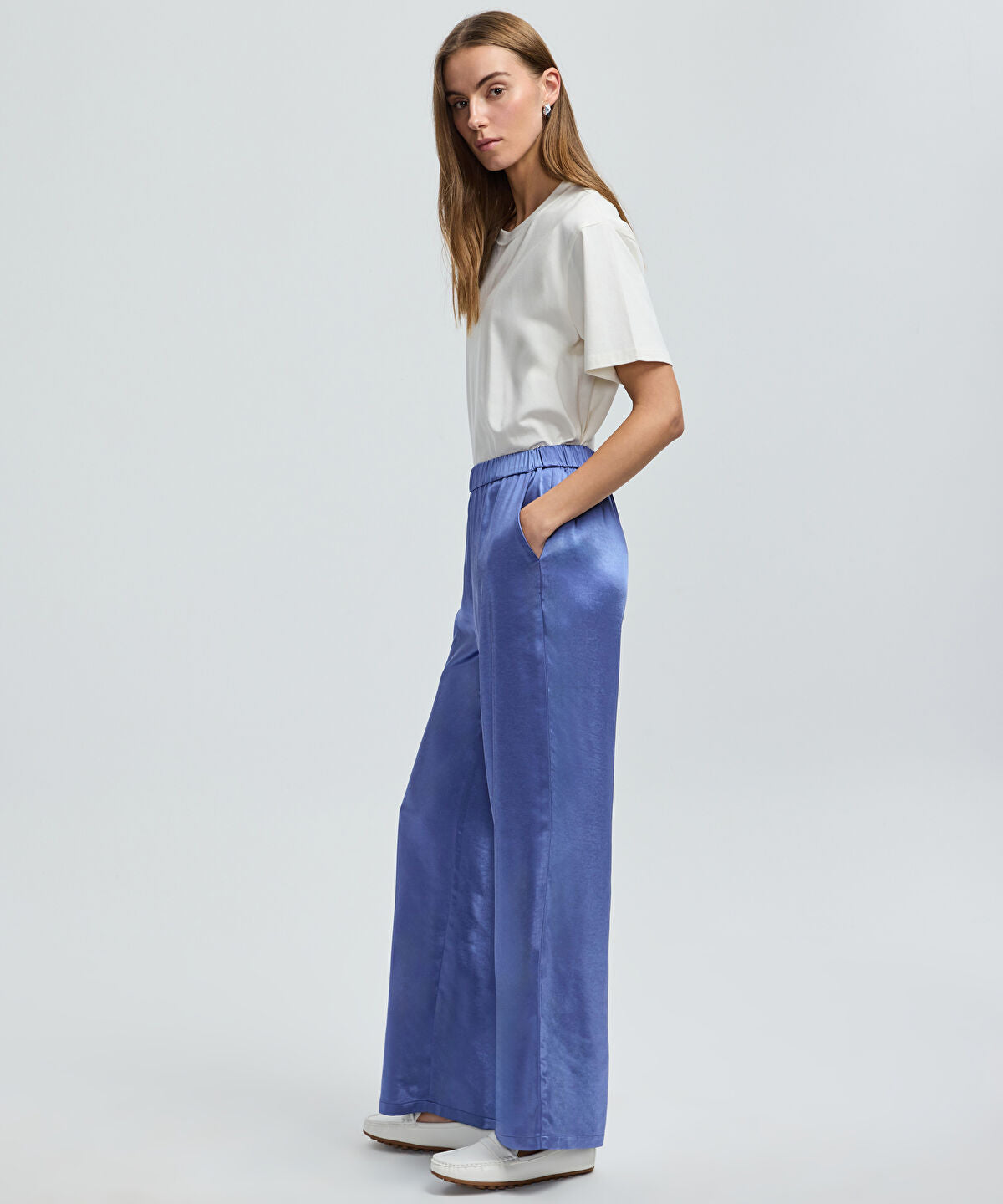 Zoomed Elastic Waist Wide-Leg Trousers