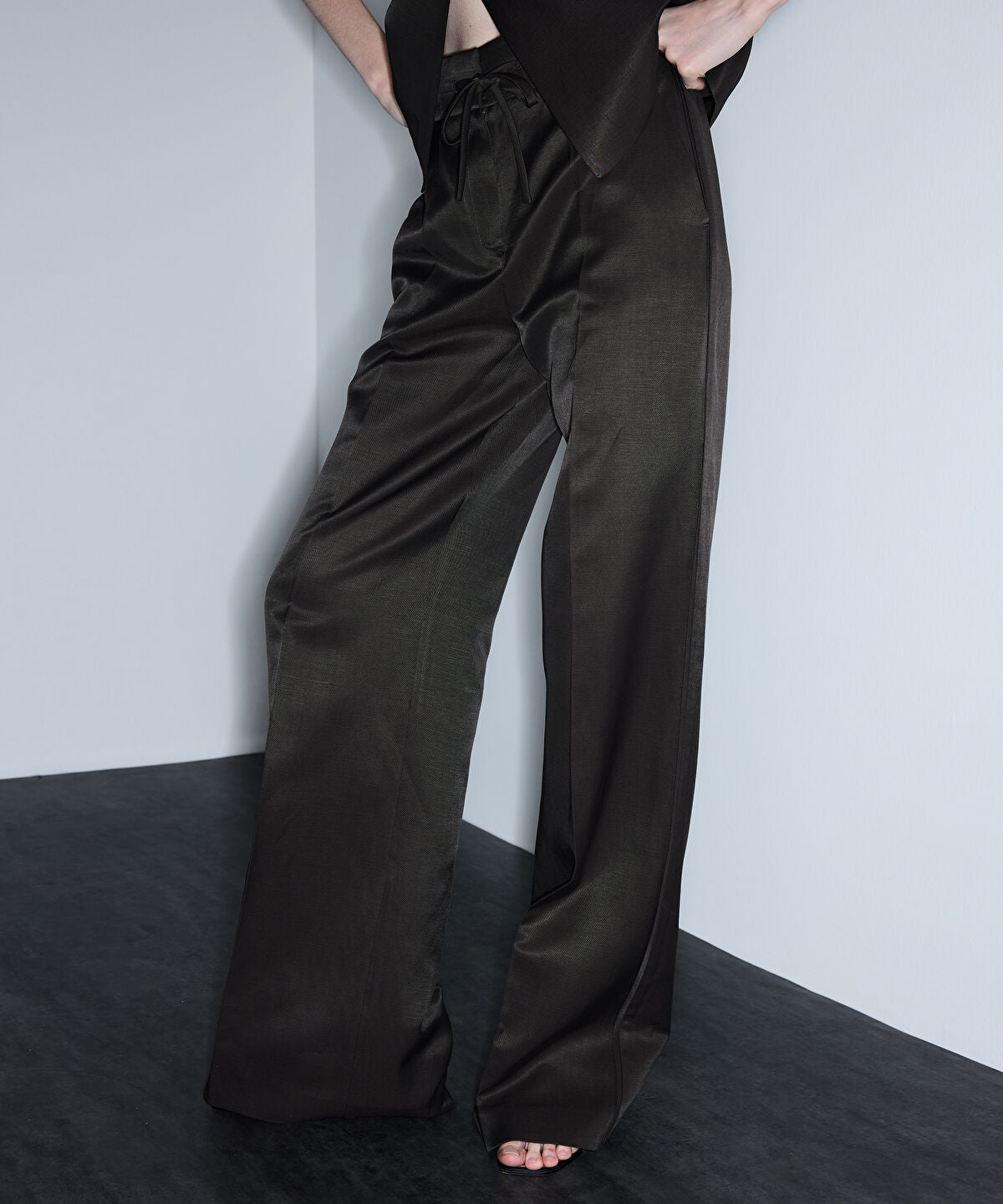 Zoomed Tie Waist Trousers