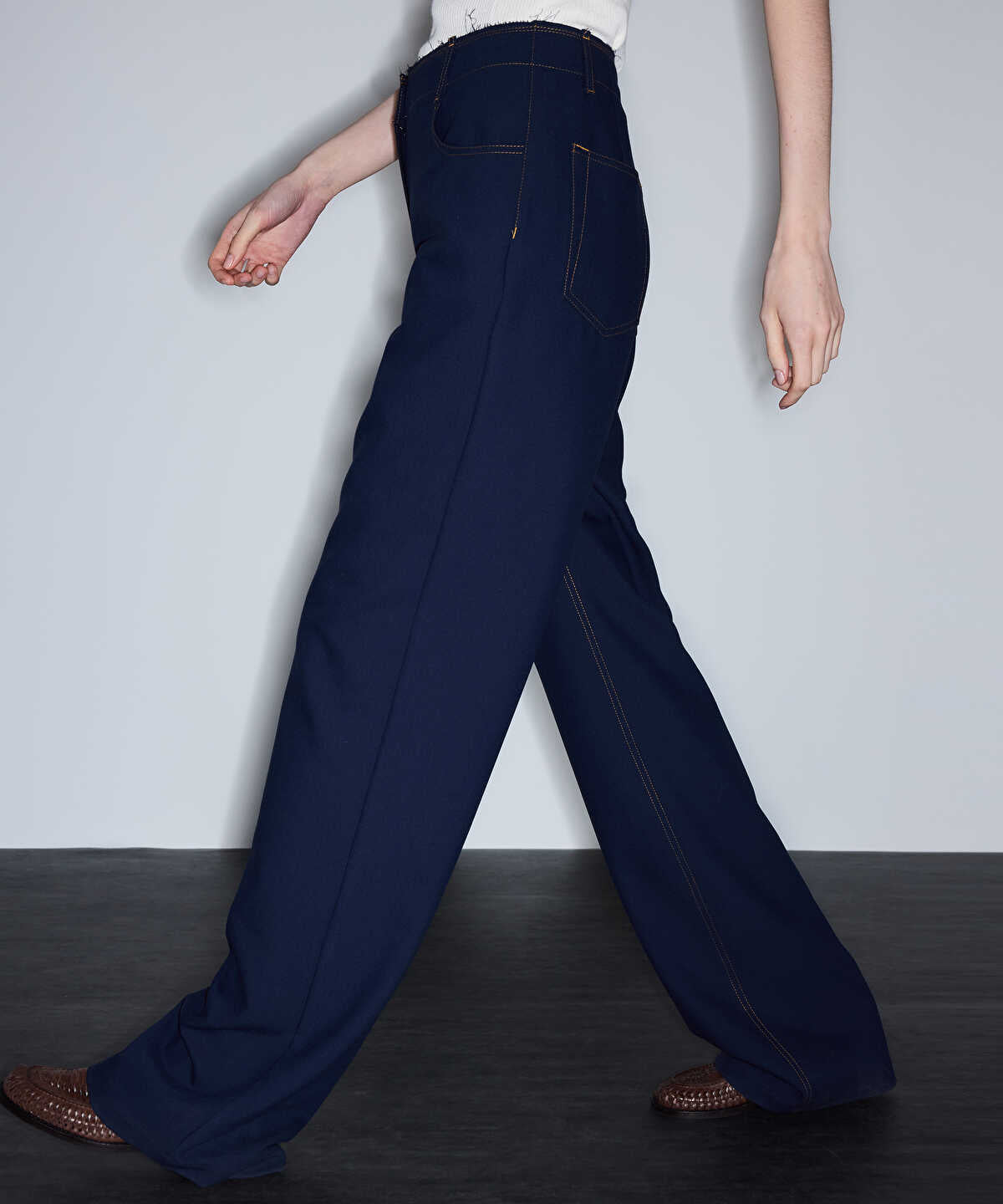 Zoomed Belted Wide-Leg Trousers