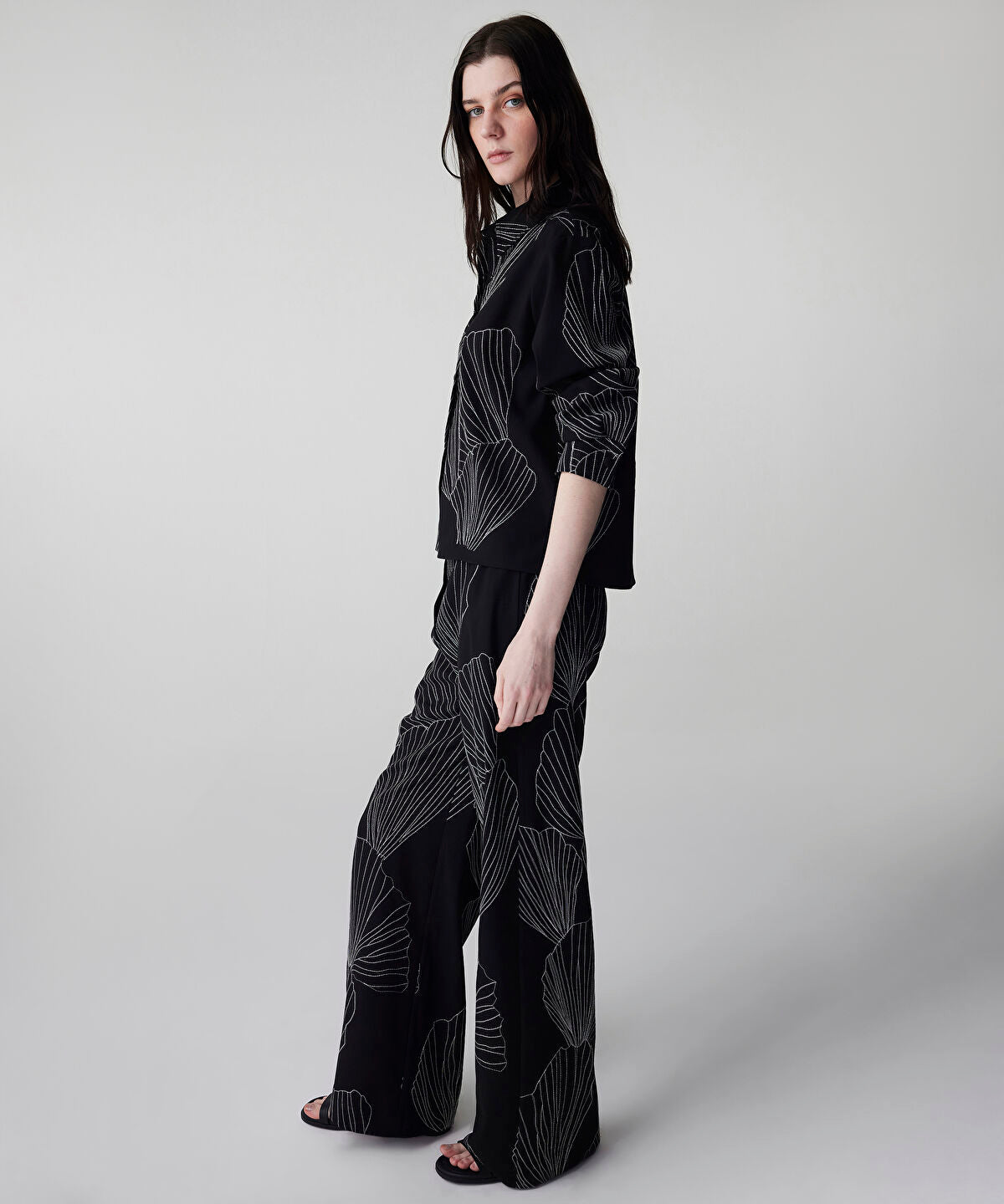 Zoomed Embroidered Trousers