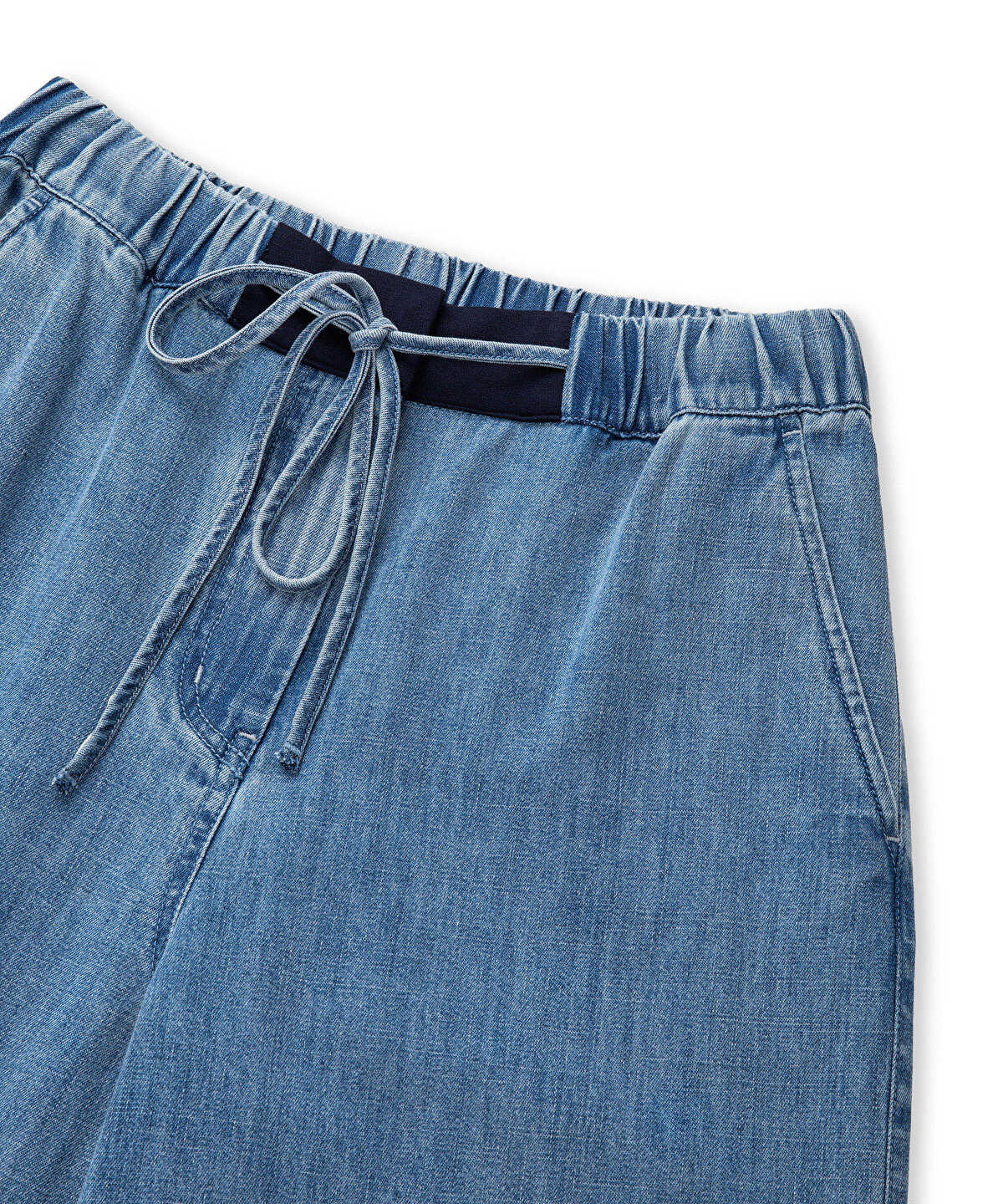 Zoomed Contrast Waistband Jeans