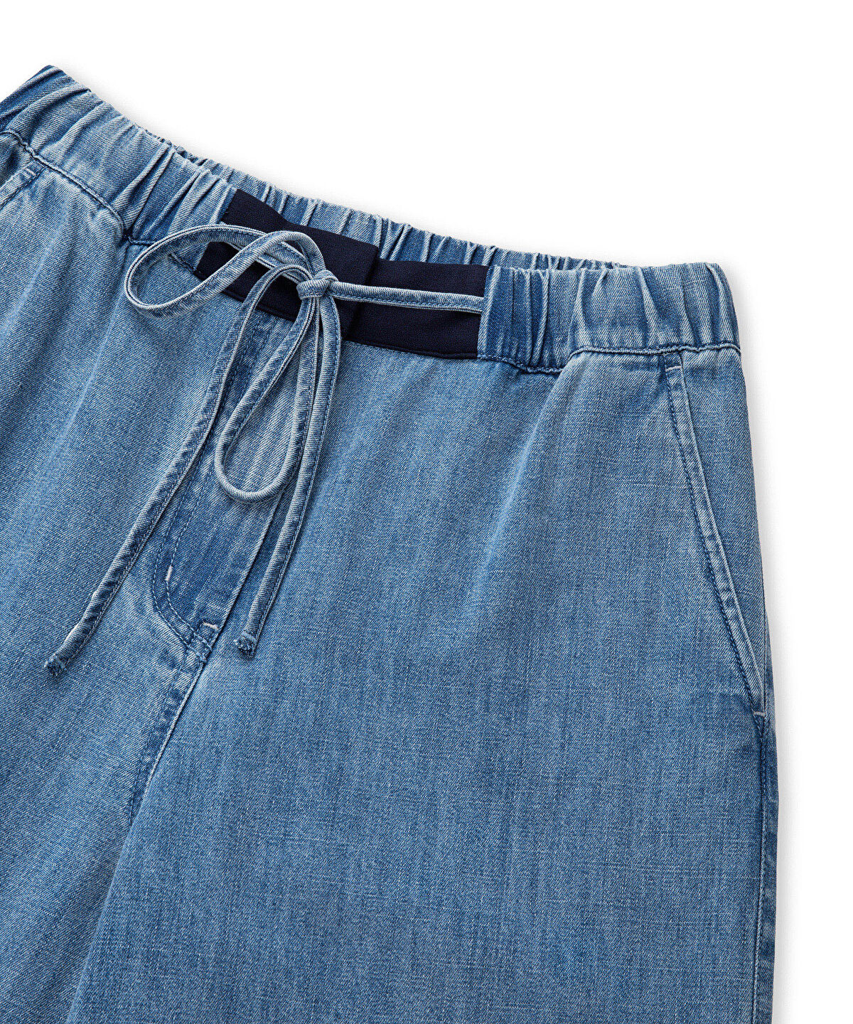 Zoomed Contrast Waistband Jeans