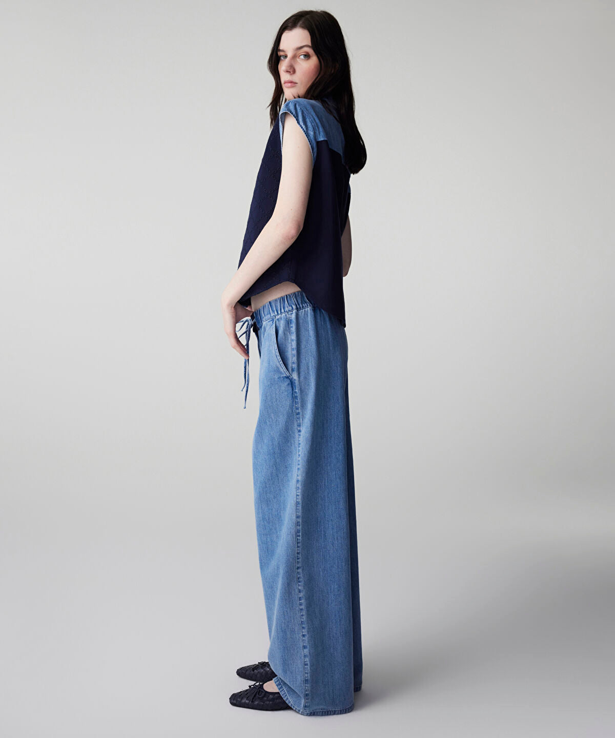 Zoomed Contrast Waistband Jeans