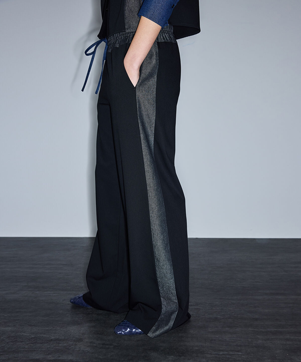 Zoomed Contrast Waist Color-Block Trousers
