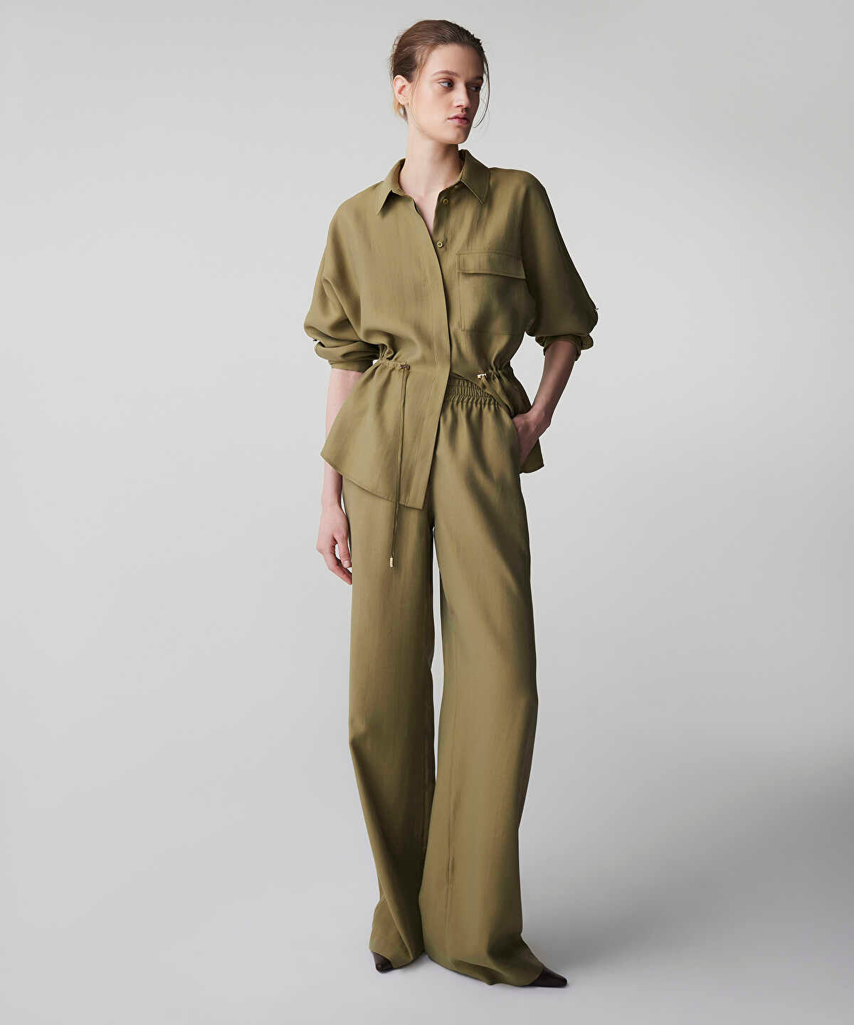 Zoomed Elastic Waist Wide Leg Trousers