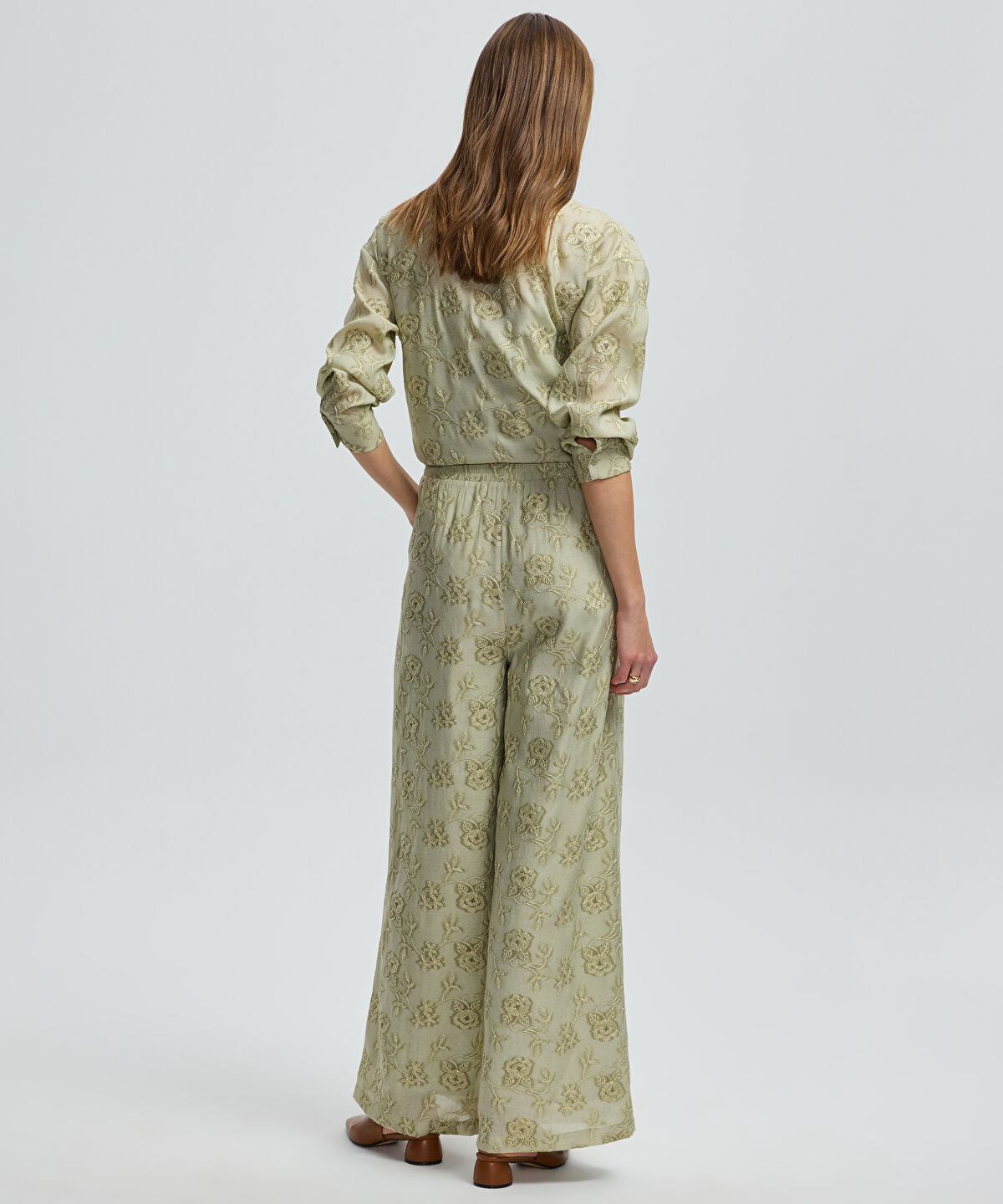 Zoomed Floral Embroidered Trousers