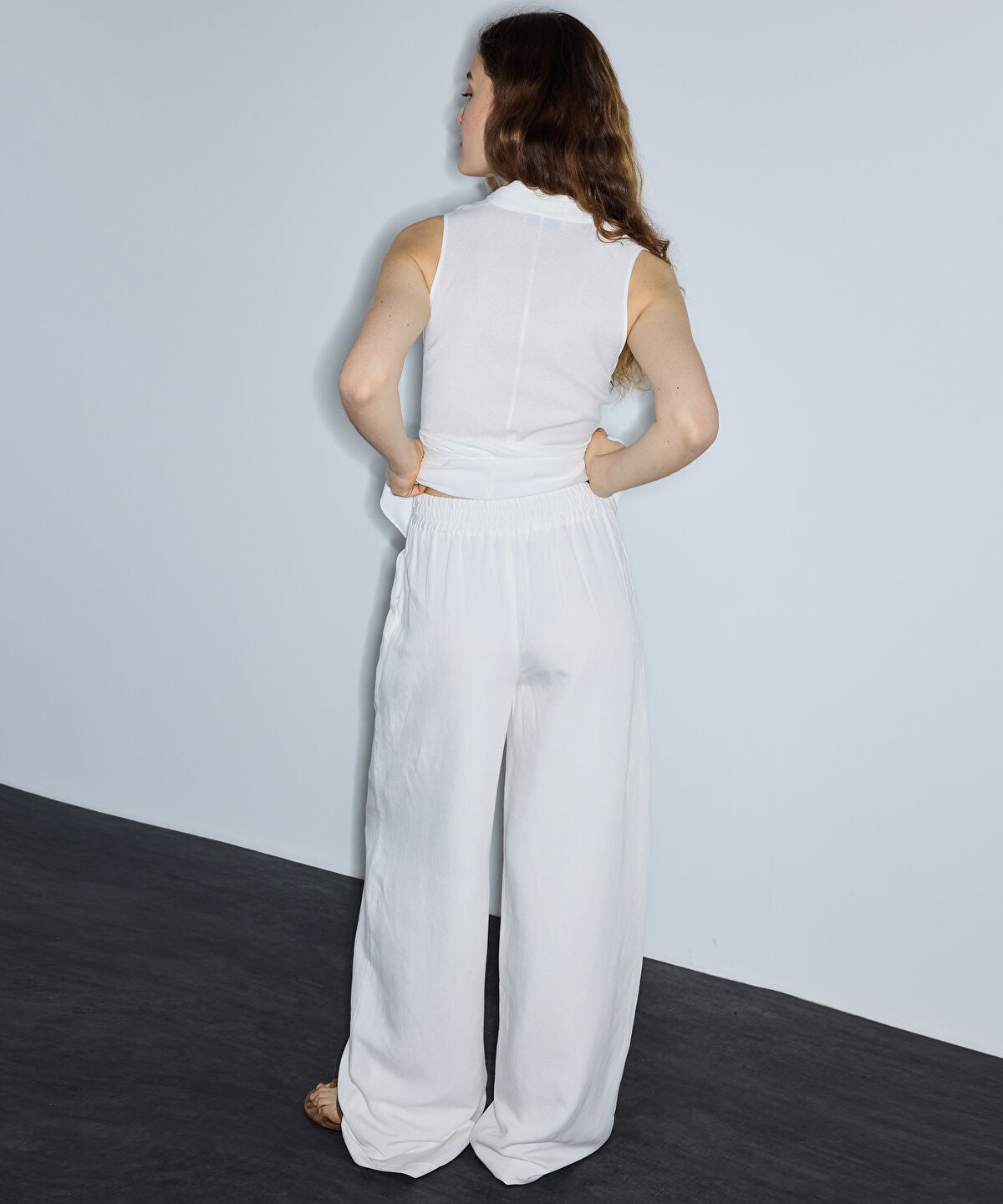 Zoomed Double-Pleated  Wide-Leg Trousers