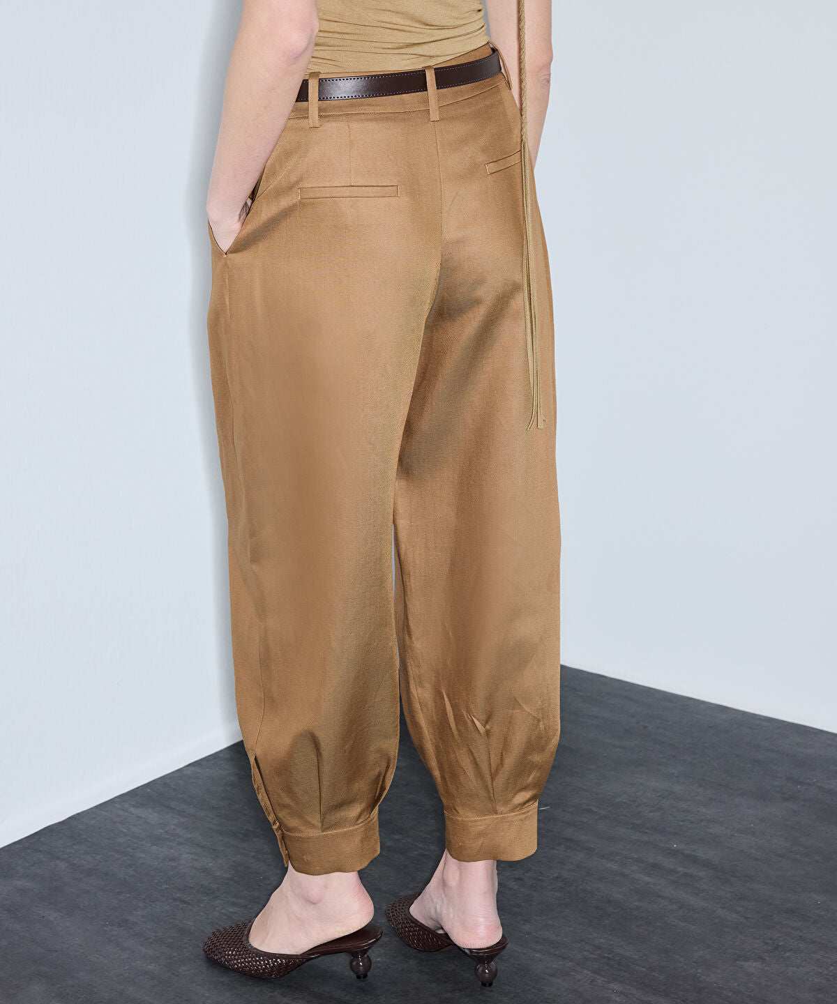Zoomed Belted Balloon Trousers