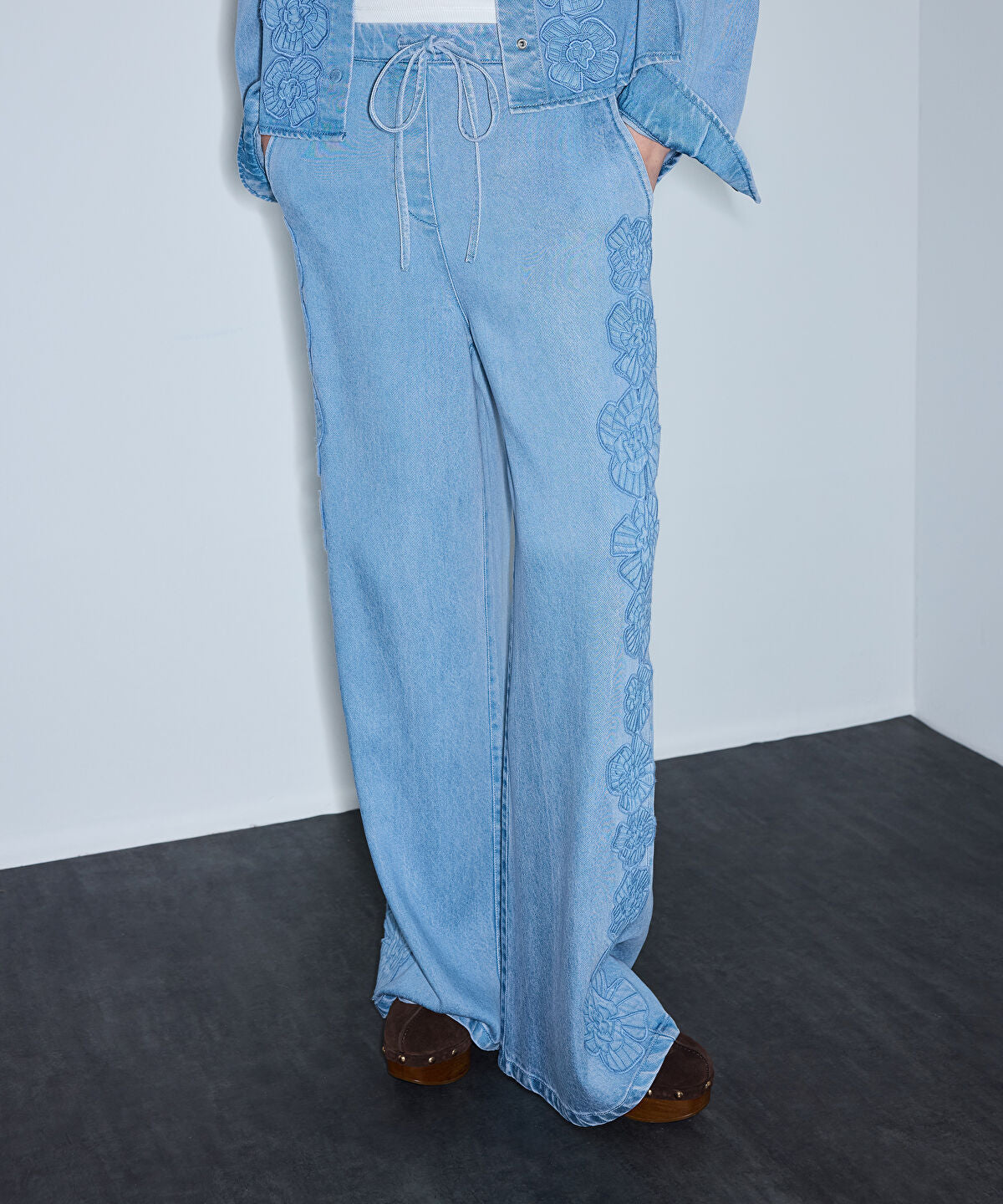 Zoomed Floral Applique Wide-Leg Trousers