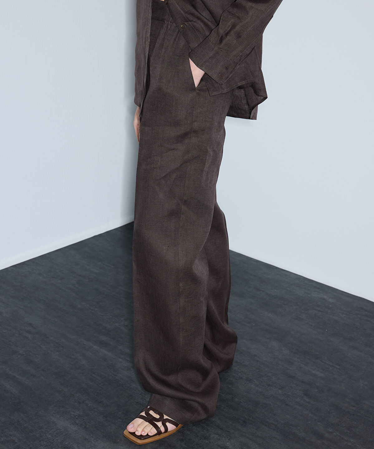 Zoomed Belted Linen Wide-Leg Trousers