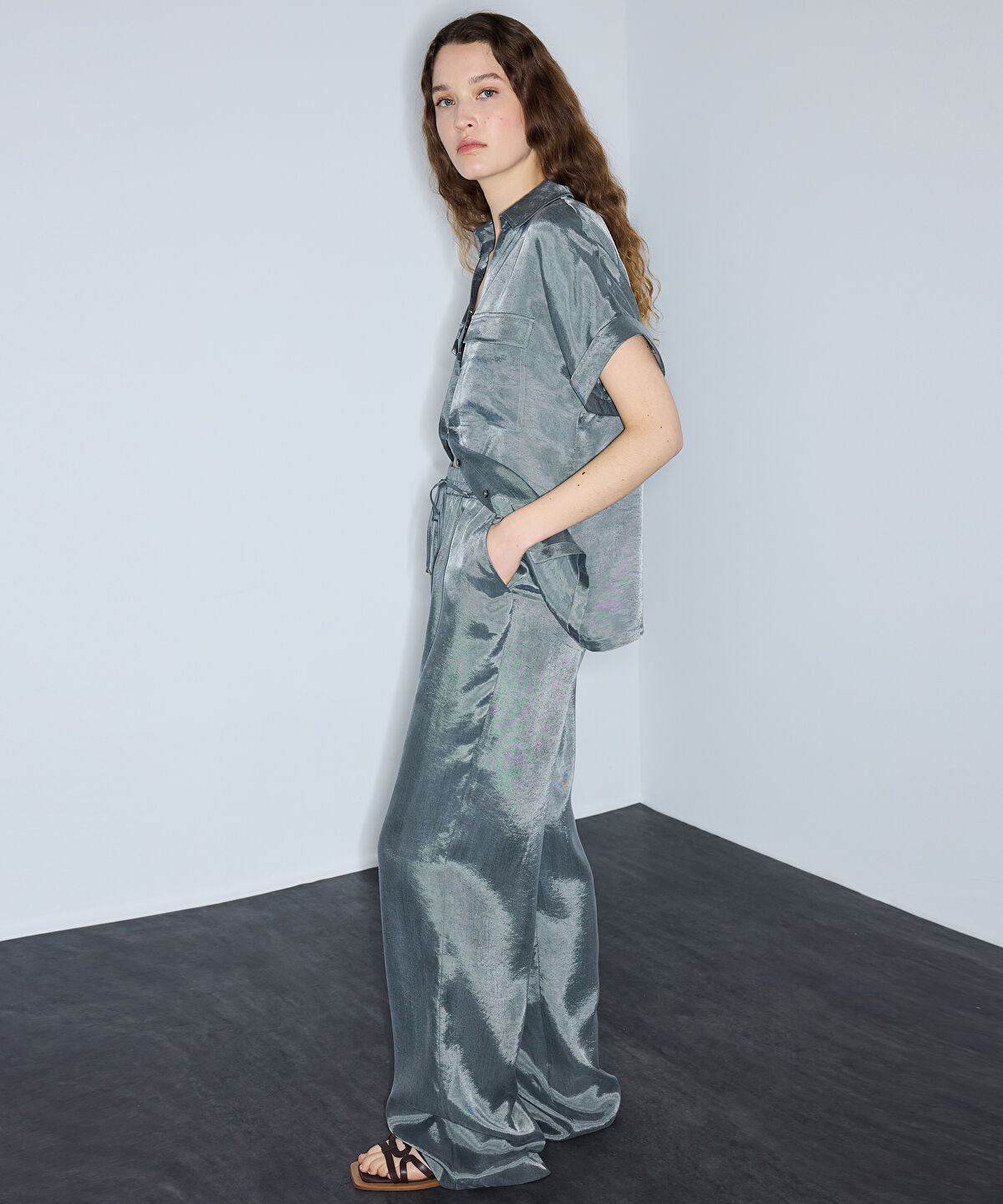 Zoomed Elastic Waist Trousers