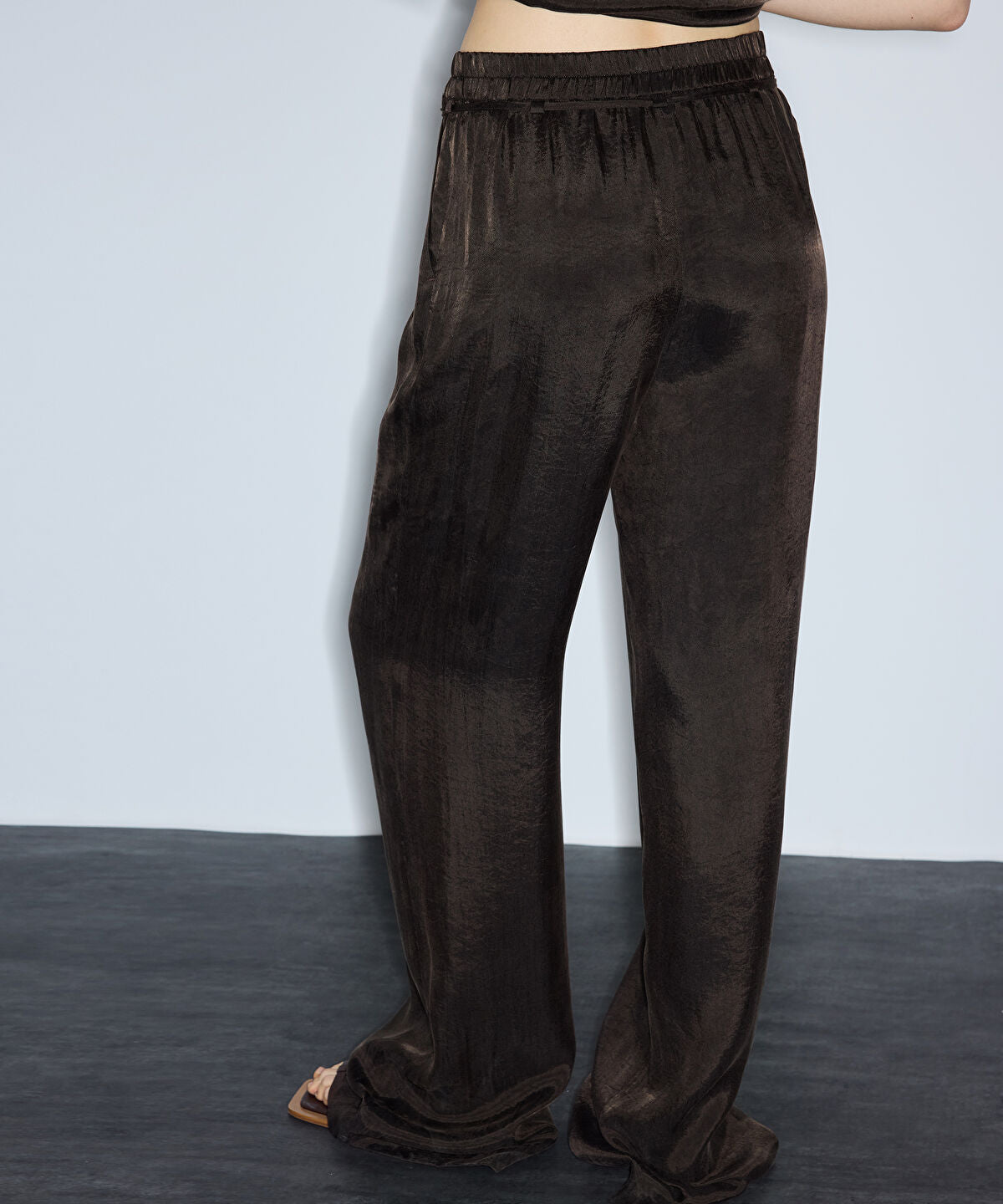 Zoomed Elastic Waist Trousers