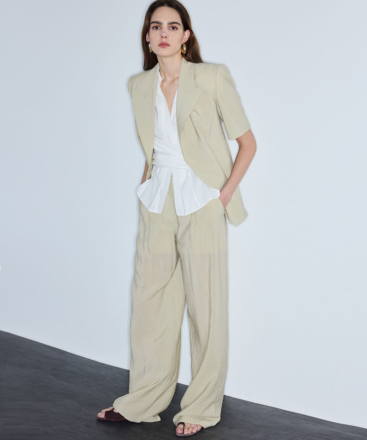 Zoomed Belted Crinkle-Effect Trousers