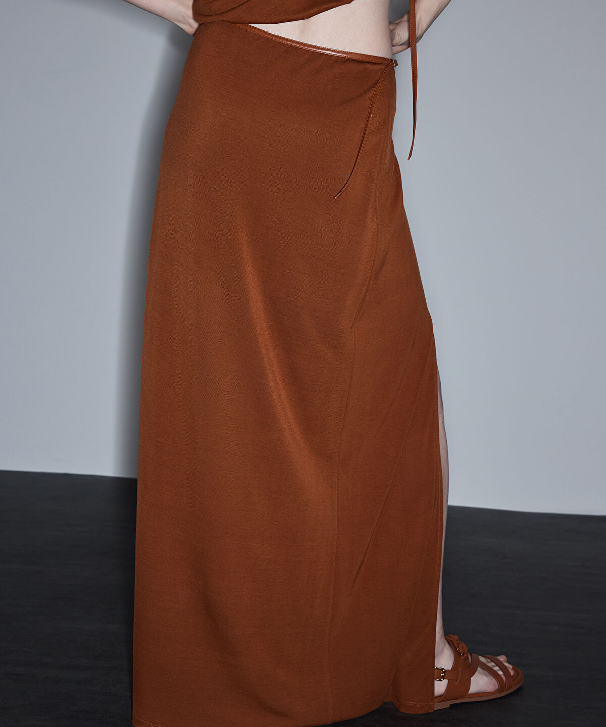 Zoomed Contrast Trim Maxi Skirt