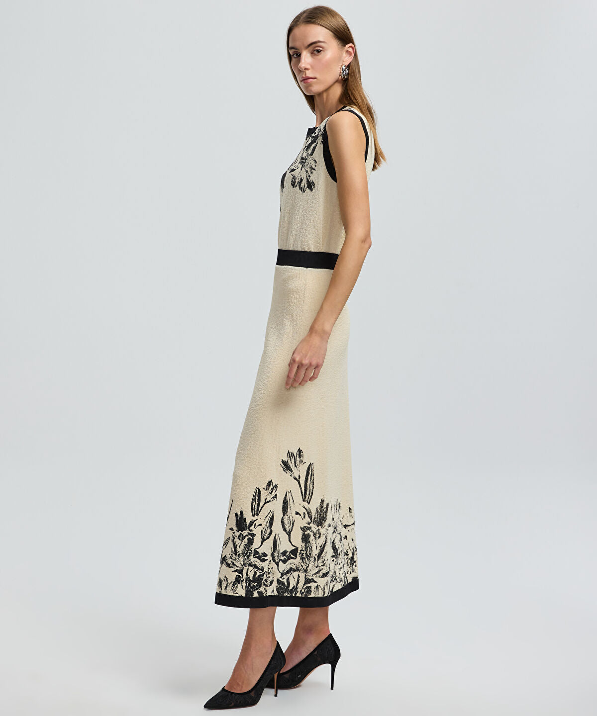Zoomed Floral Knit Midi Skirt