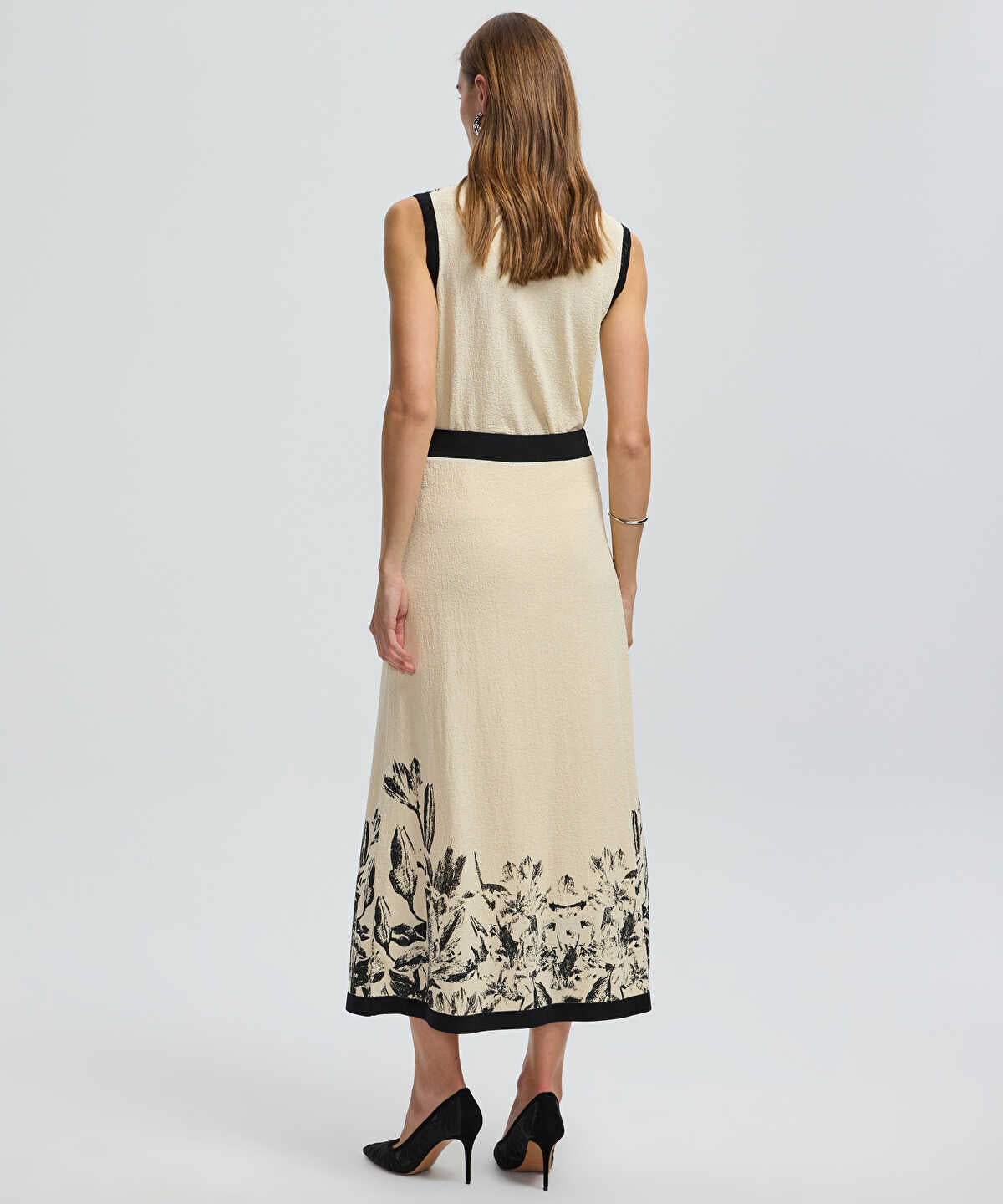Zoomed Floral Knit Midi Skirt