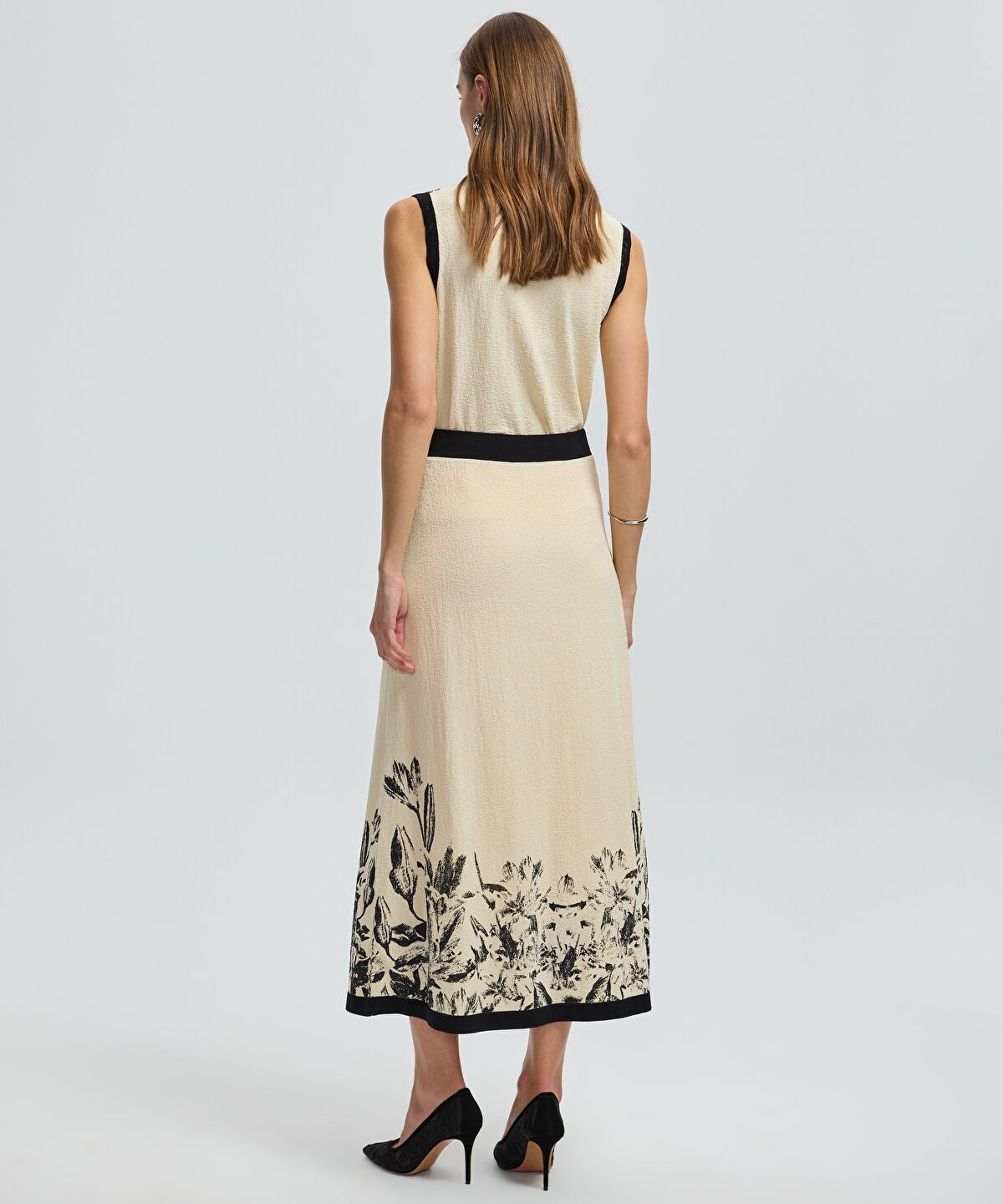 Zoomed Floral Knit Midi Skirt