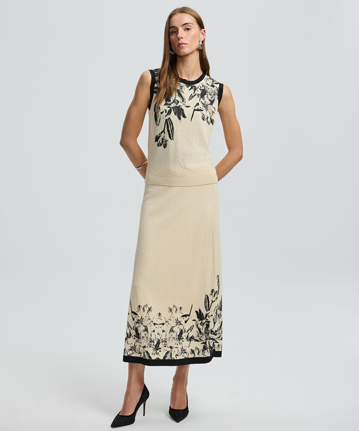 Zoomed Floral Knit Midi Skirt