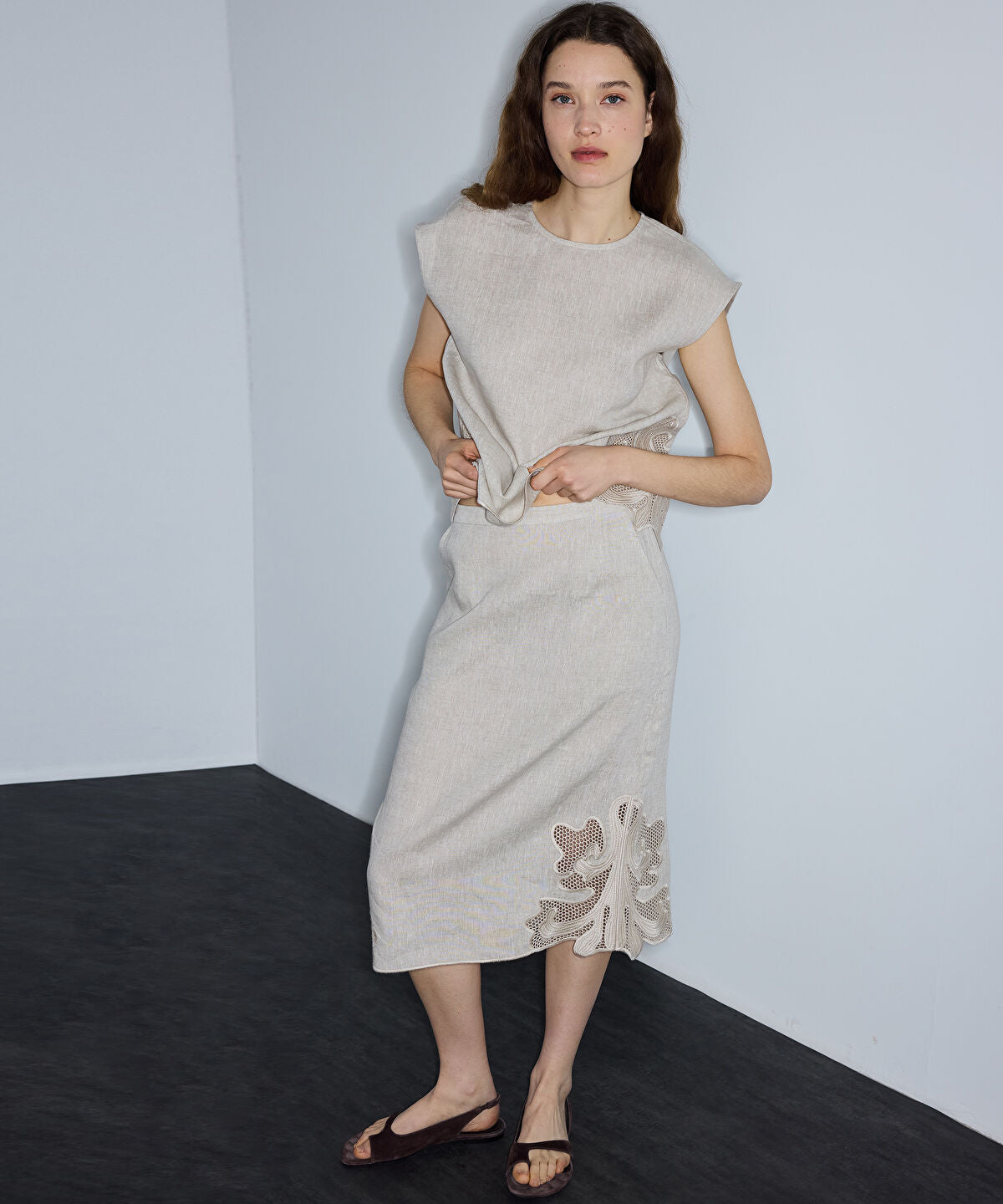 Zoomed Embroidered Linen Skirt
