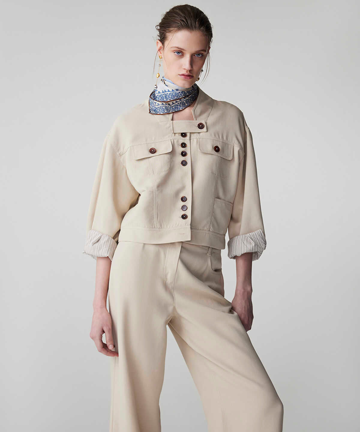 Zoomed Buttoned Jacket