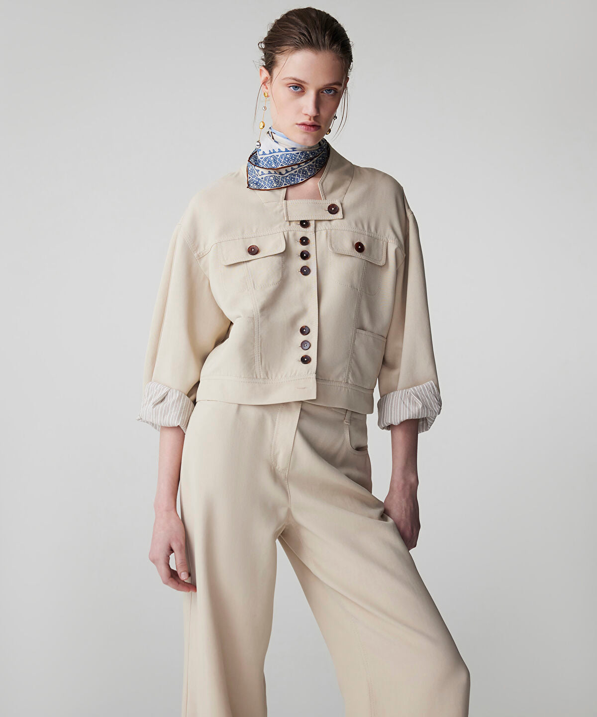 Zoomed Buttoned Jacket