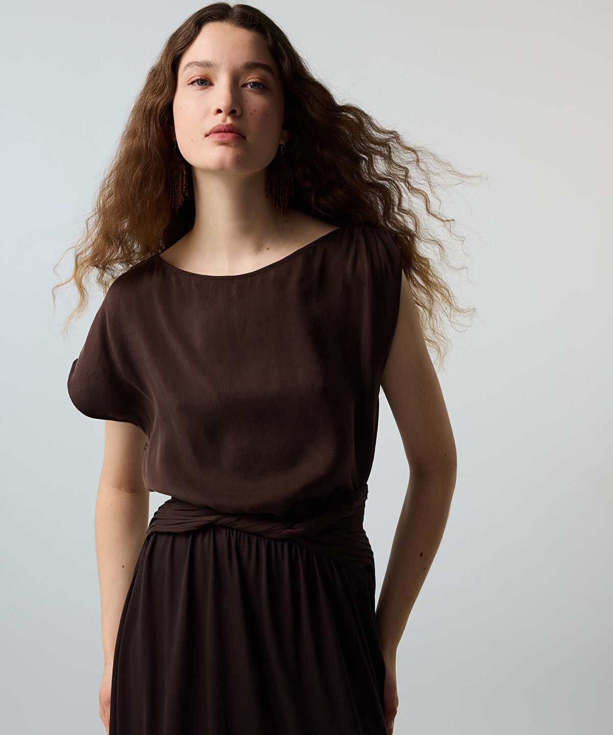 Zoomed Asymmetric Sleeve Blouse