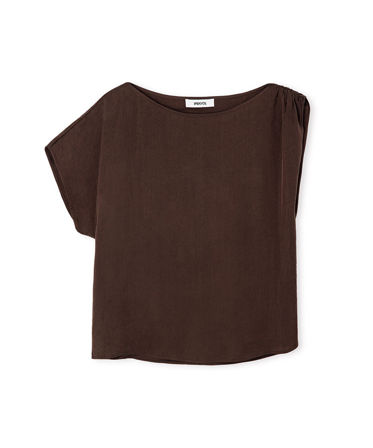 Zoomed Asymmetric Sleeve Blouse