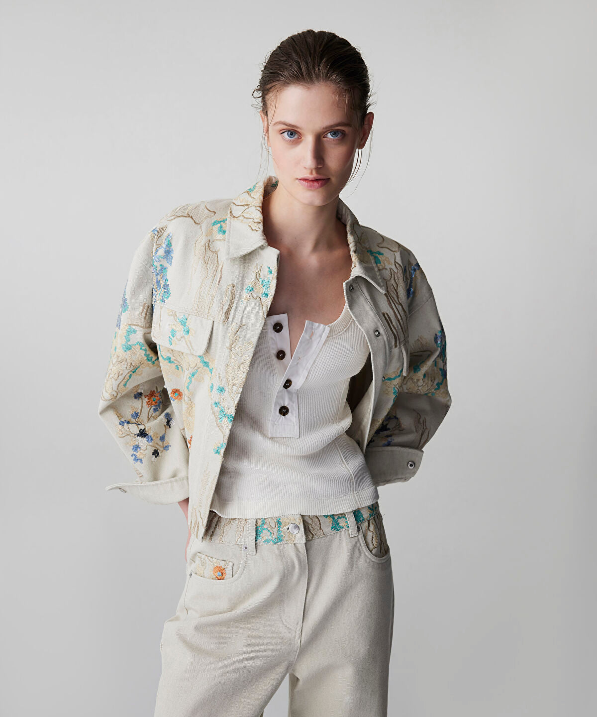 Zoomed Embroidered Sequinned Coat