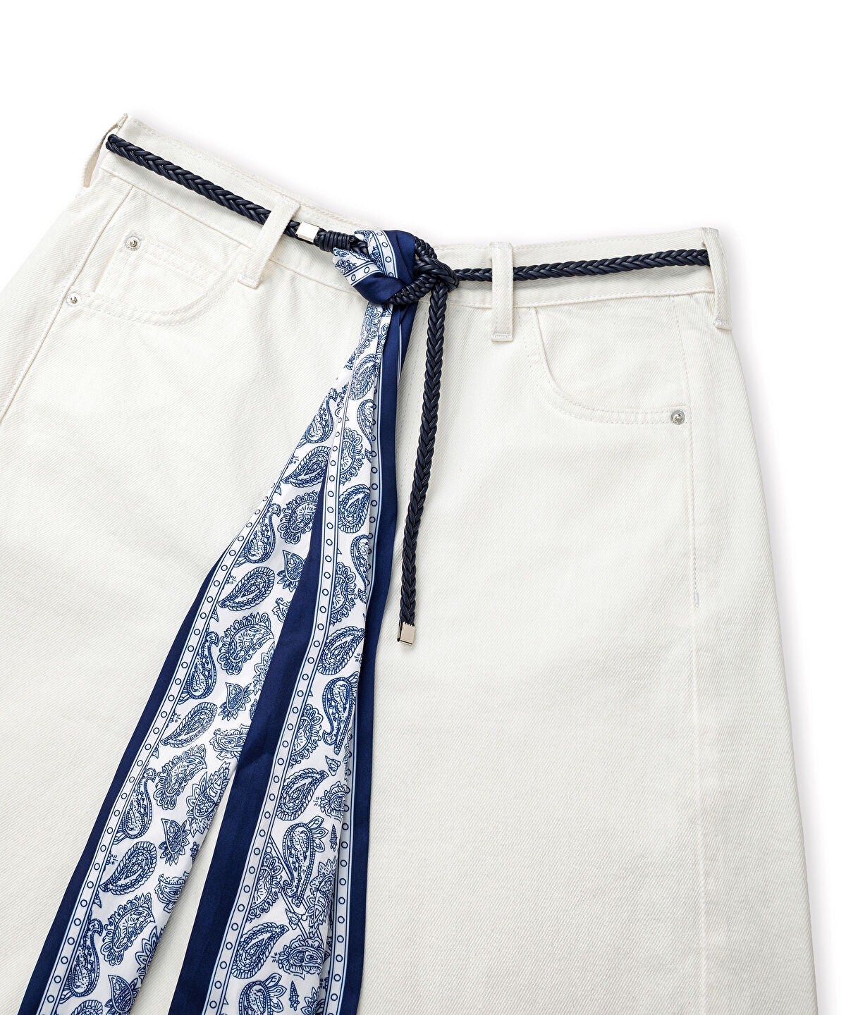 Zoomed Belted Bermuda Shorts