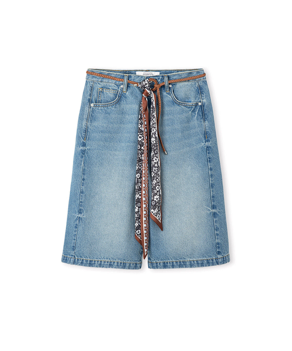Zoomed Bermuda Shorts with Belt