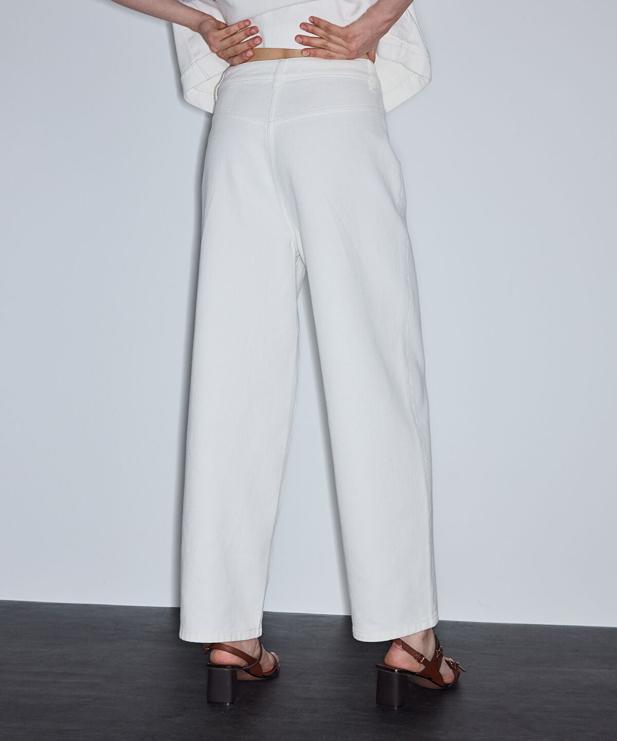 Zoomed Embroidered Jeans