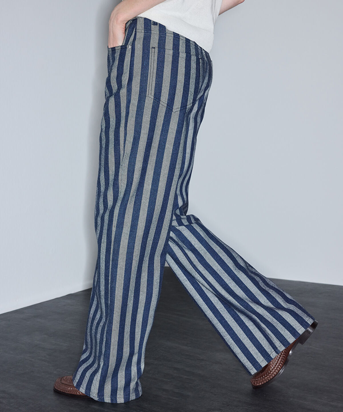 Zoomed Striped Jeans