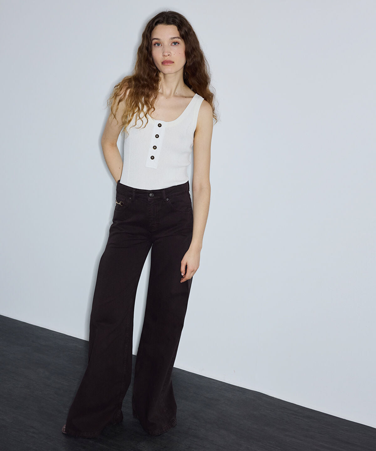 Zoomed Wide-Leg Chain Jeans 